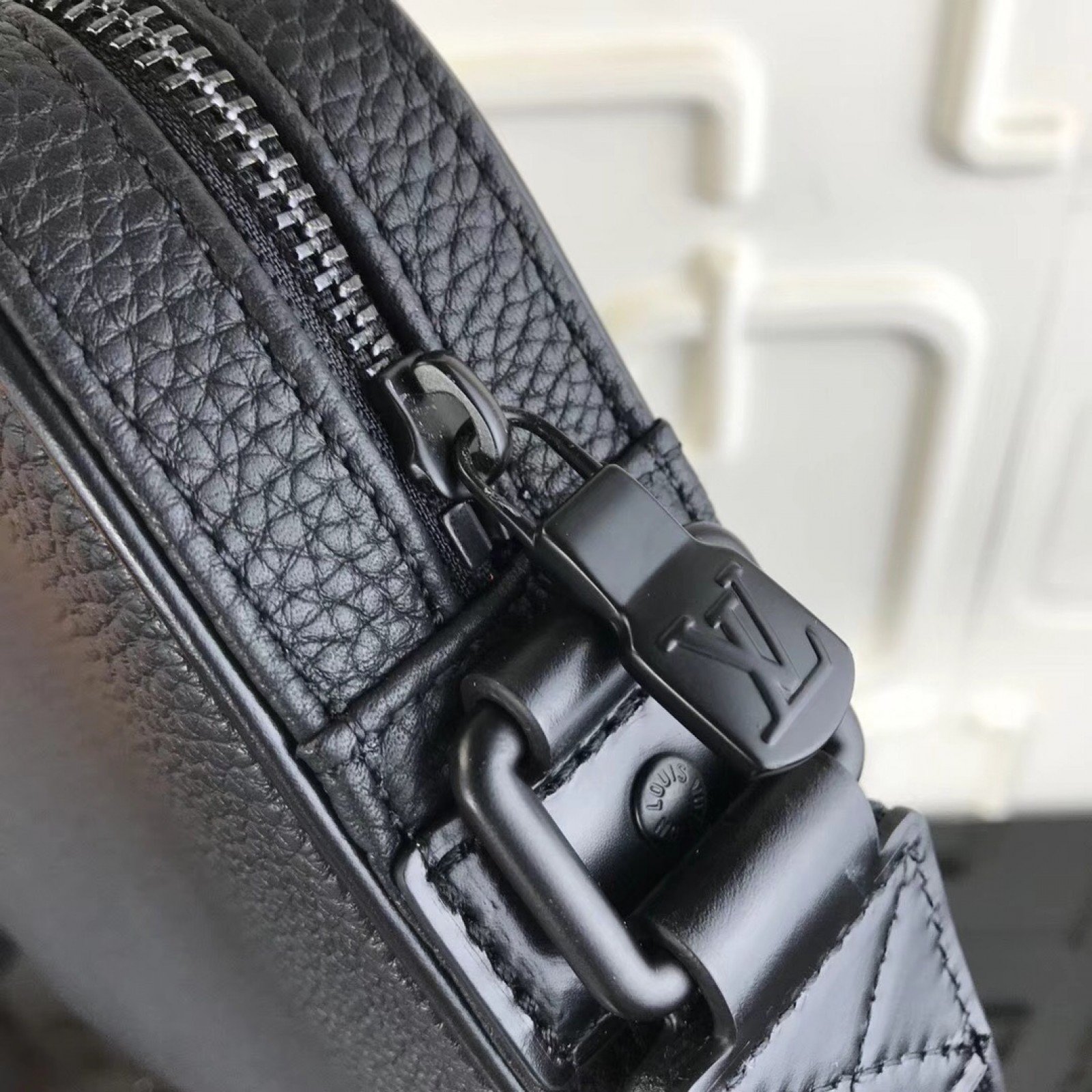 LV Handbag M43918