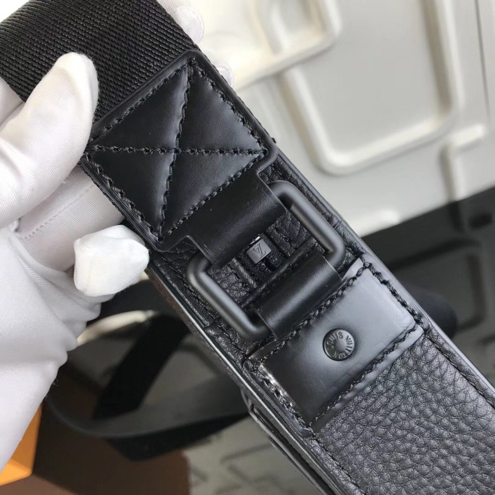 LV Handbag M43918