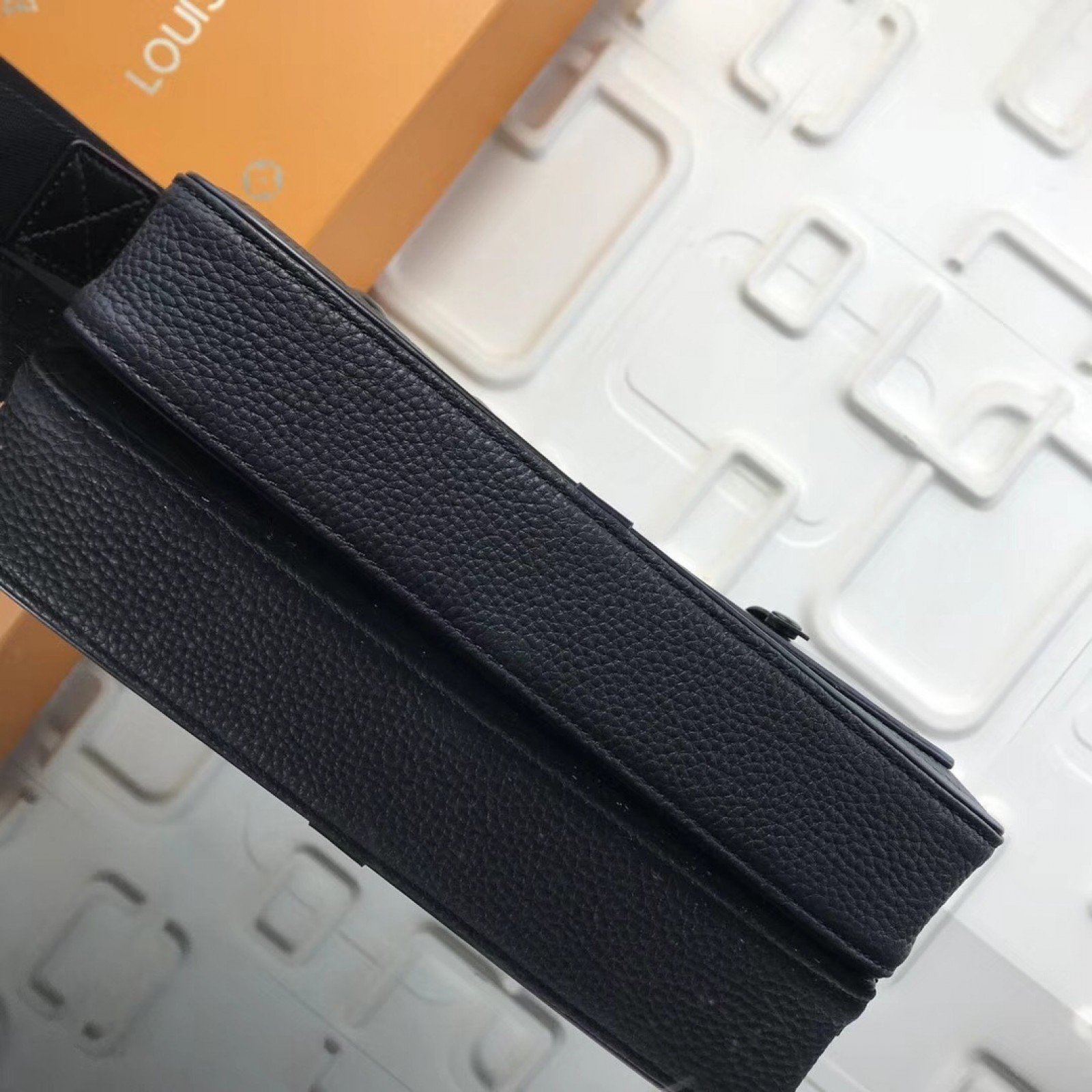 LV Handbag M43918