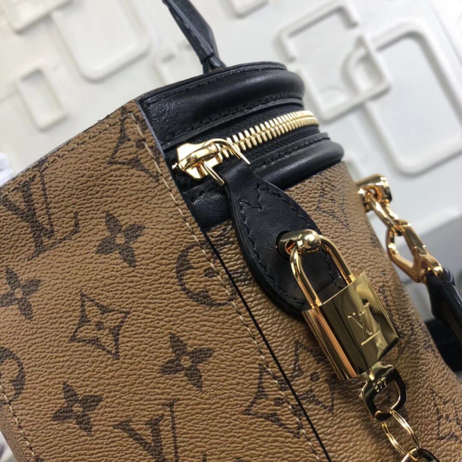 LV Handbag M43986