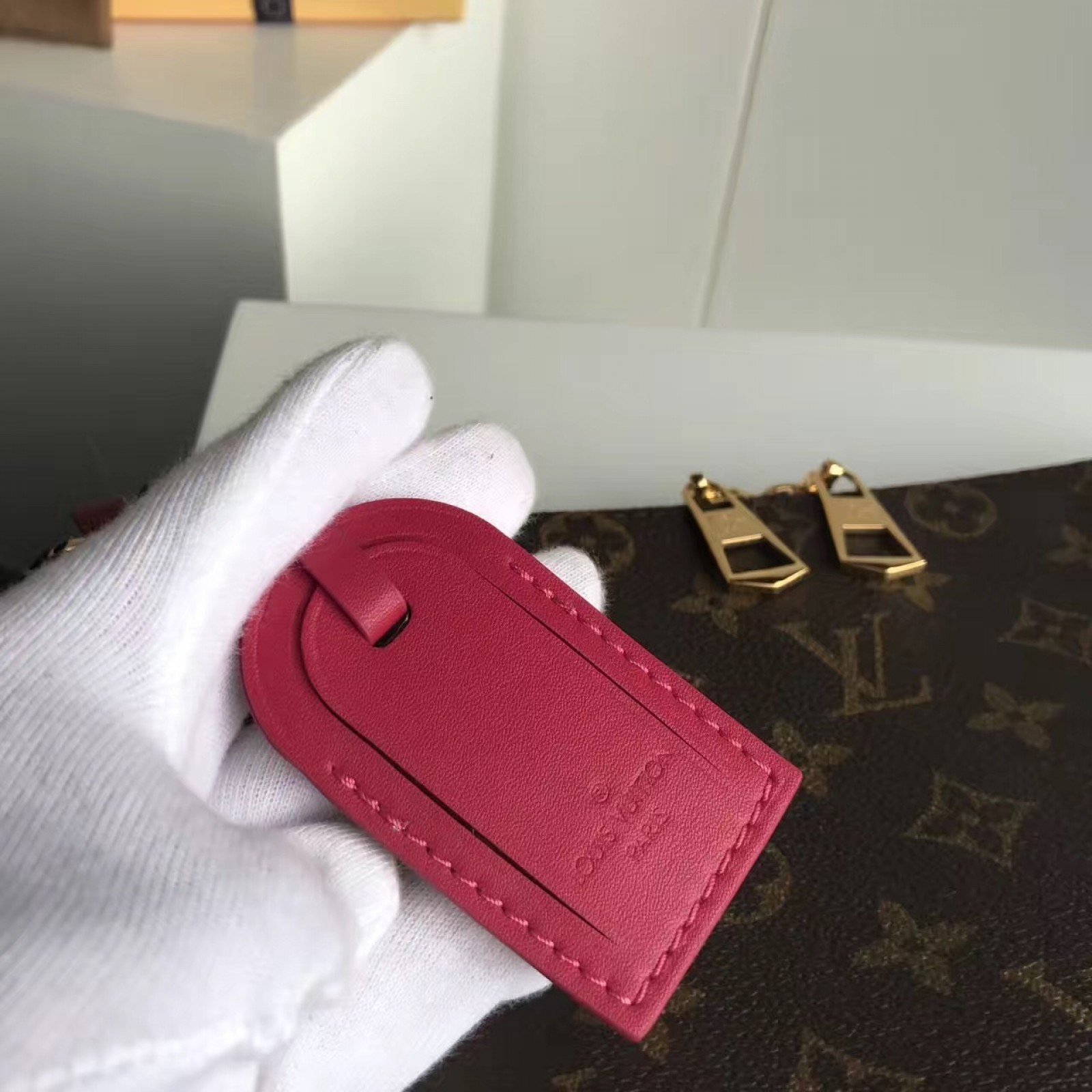 LV Handbag M44053