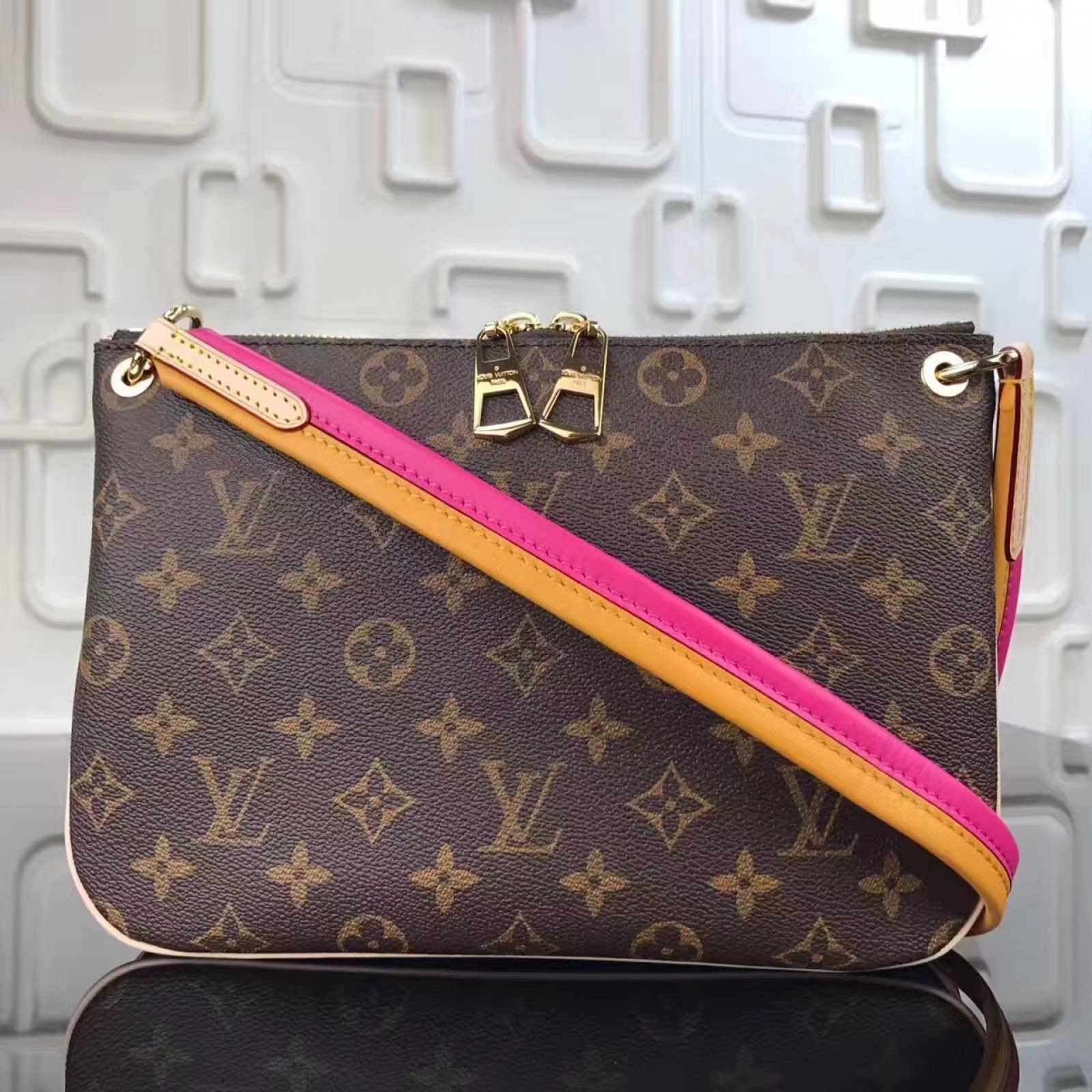 LV Handbag M44053