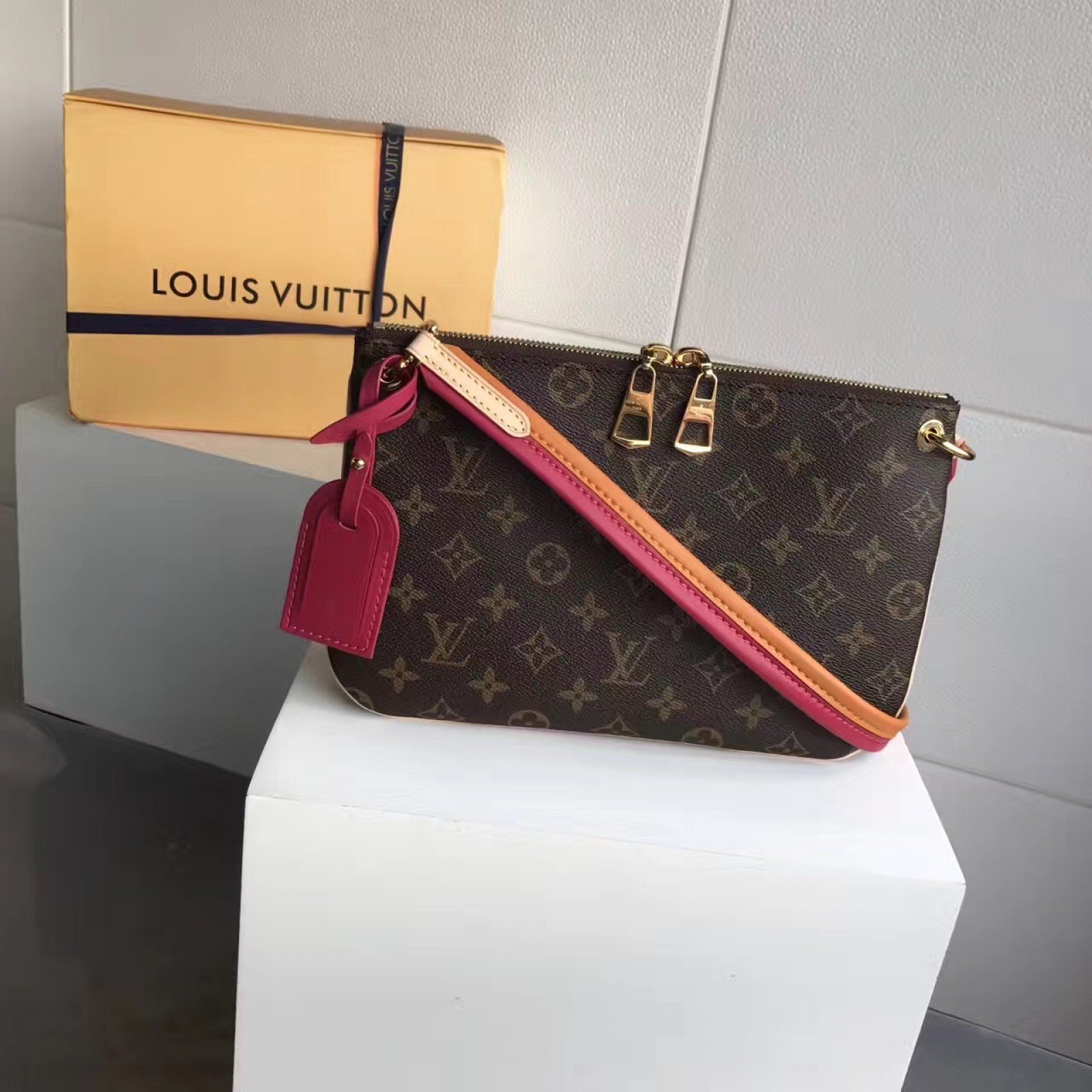 LV Handbag M44053