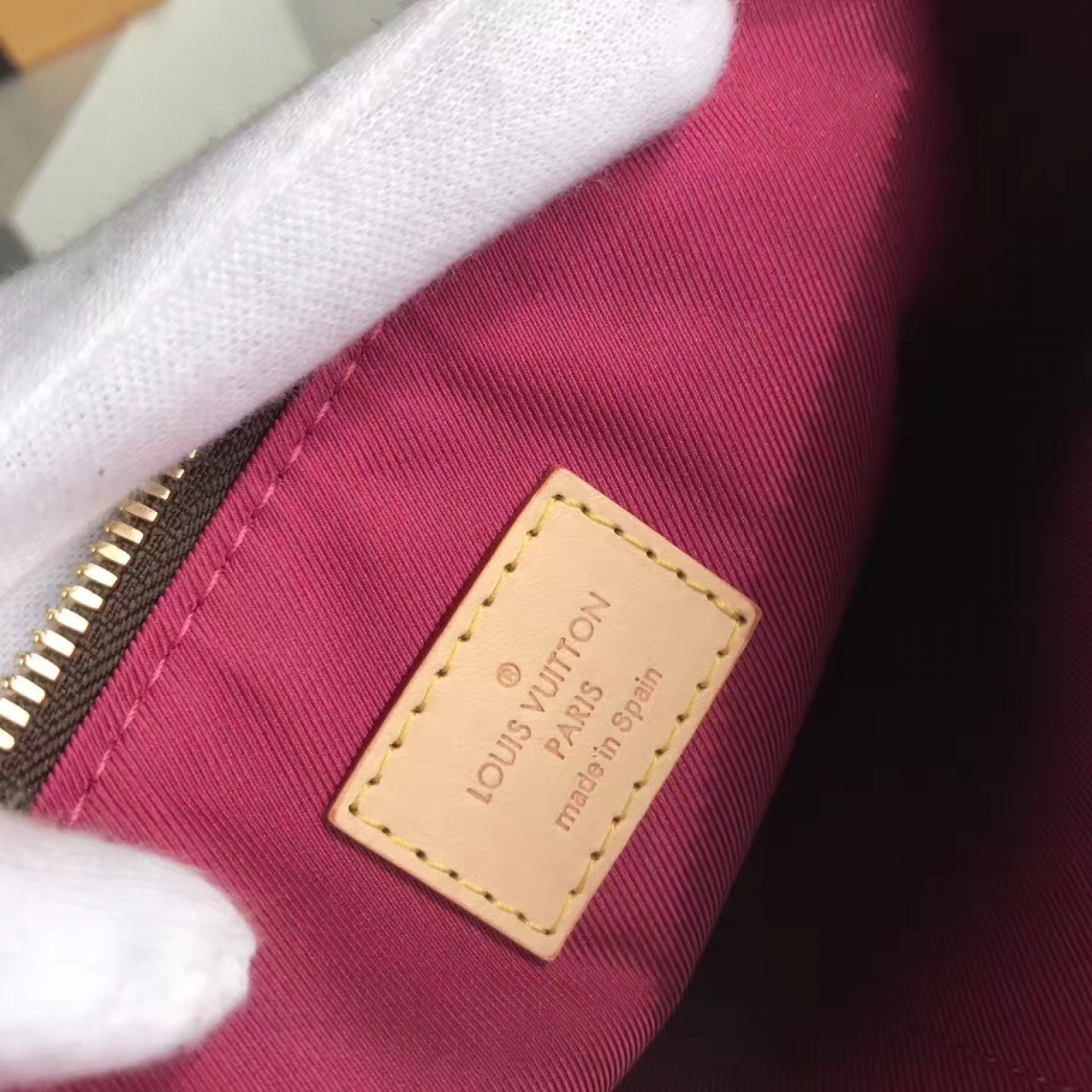 LV Handbag M44053