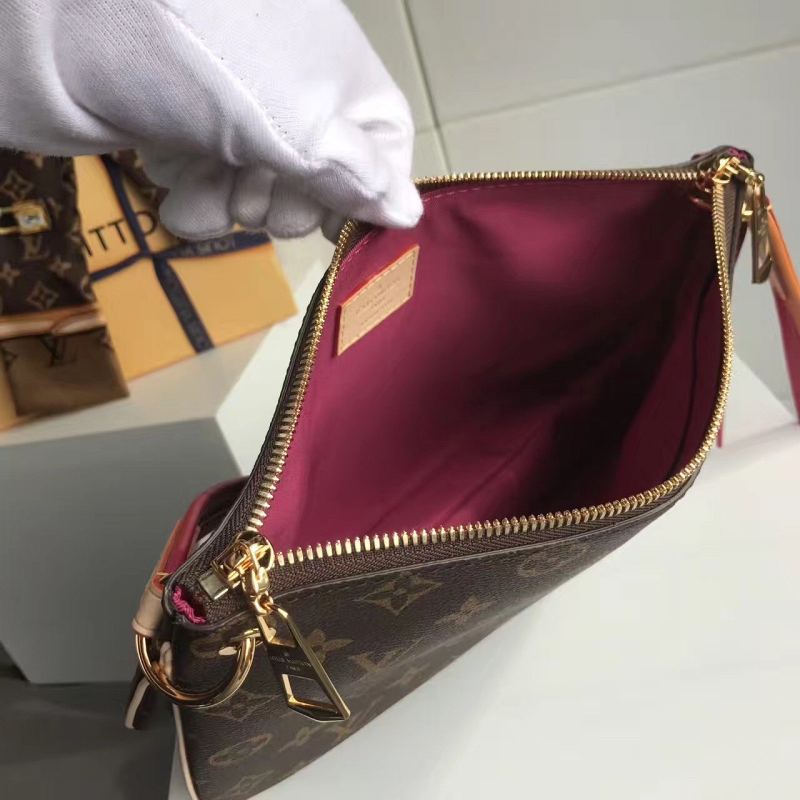 LV Handbag M44053