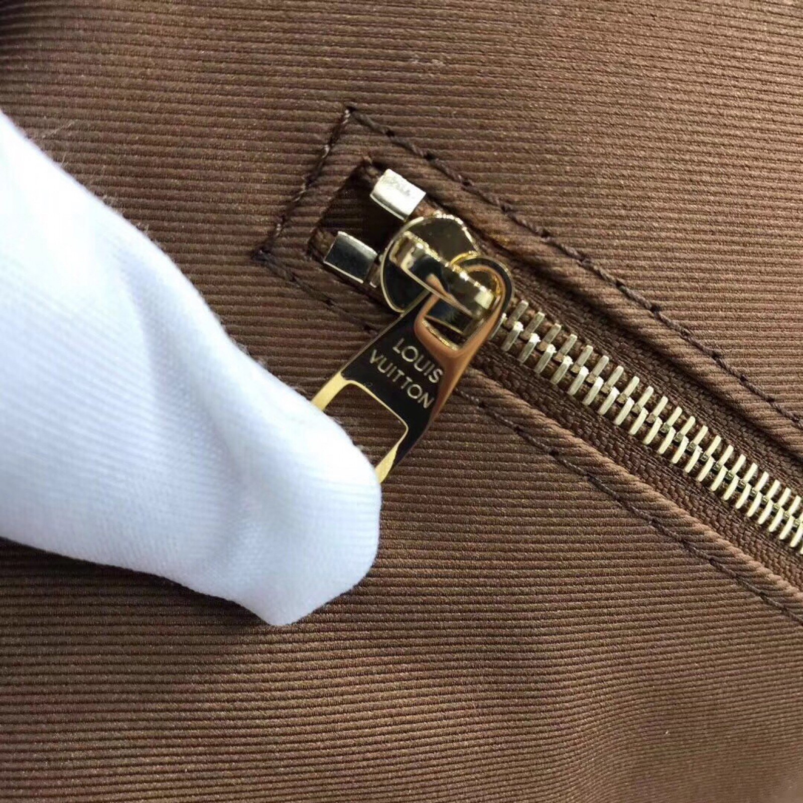 LV Handbag M44357
