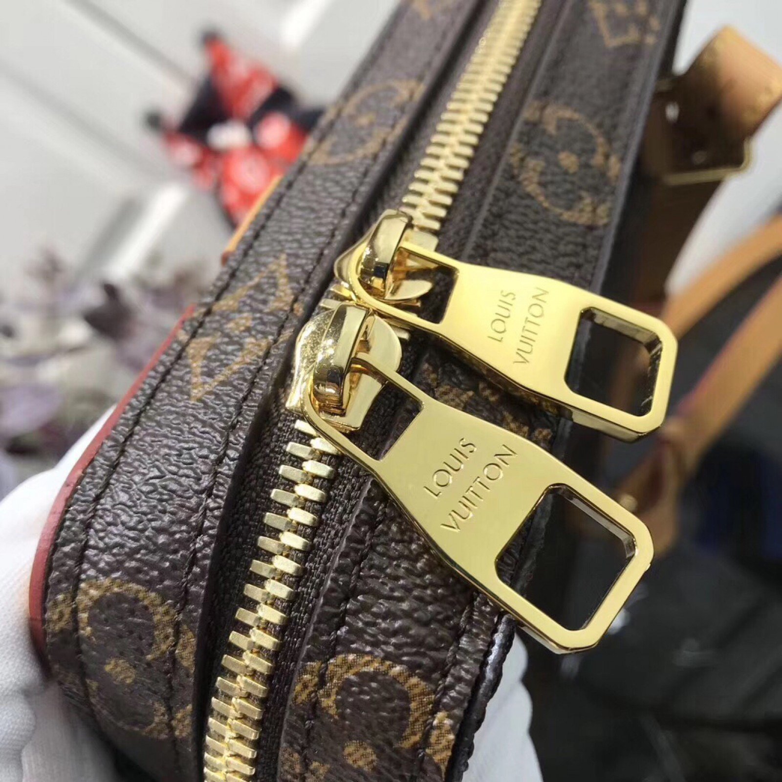 LV Handbag M44357