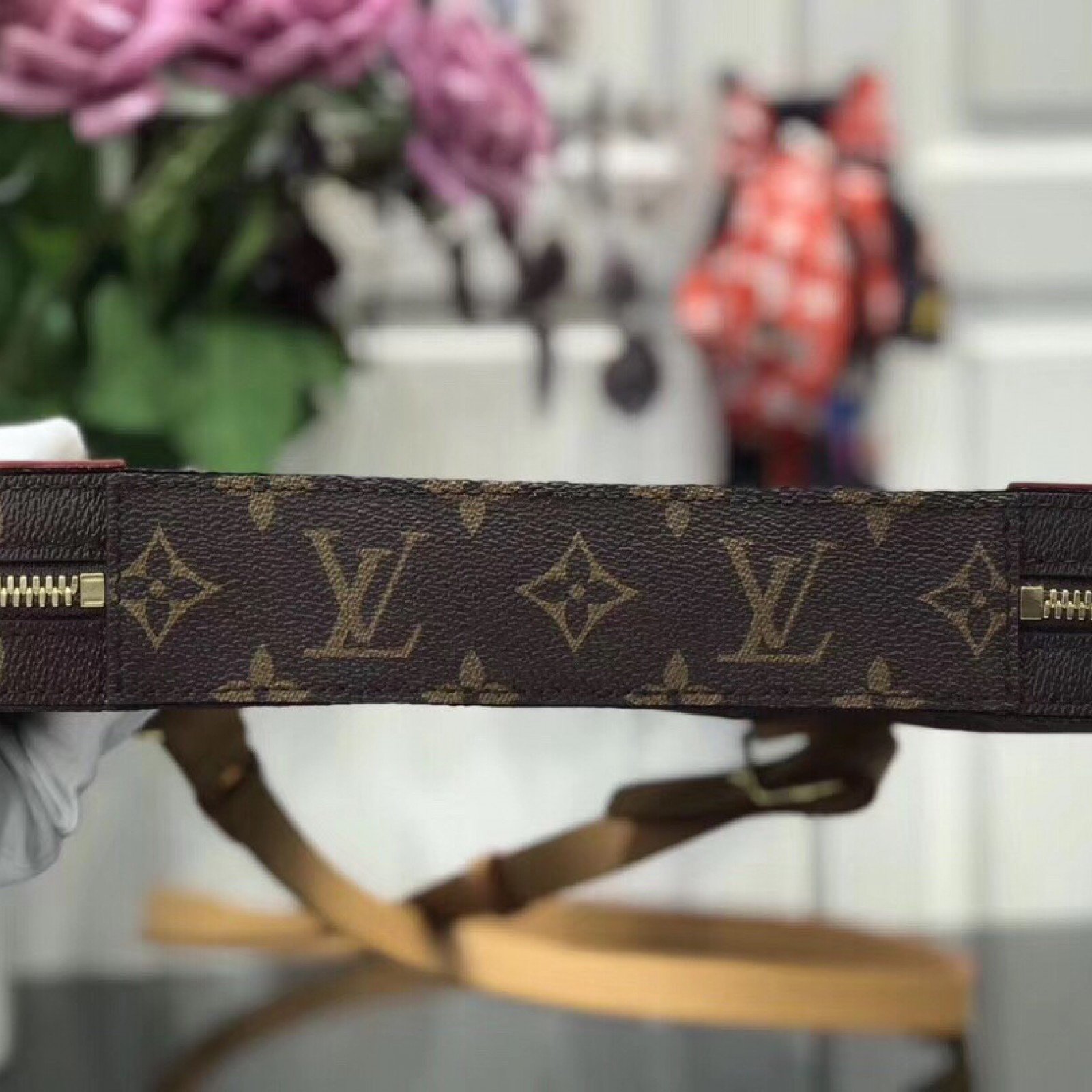 LV Handbag M44357