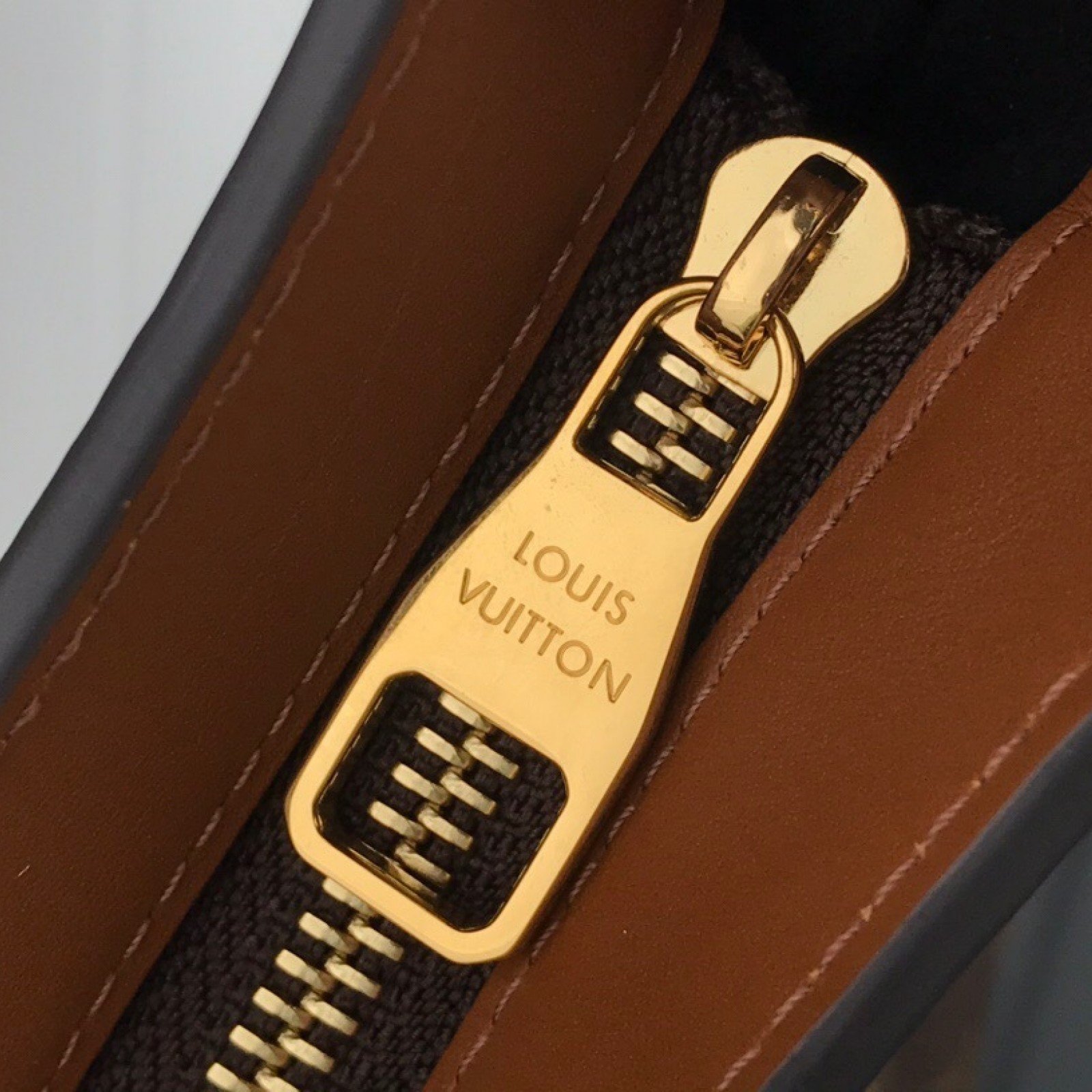 LV Handbag M44395