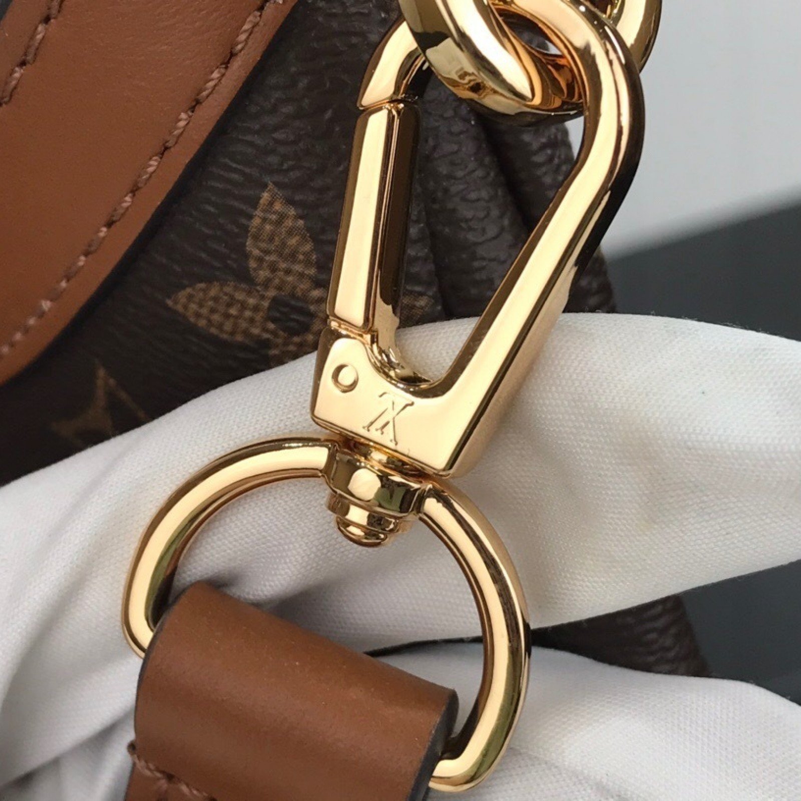 LV Handbag M44395