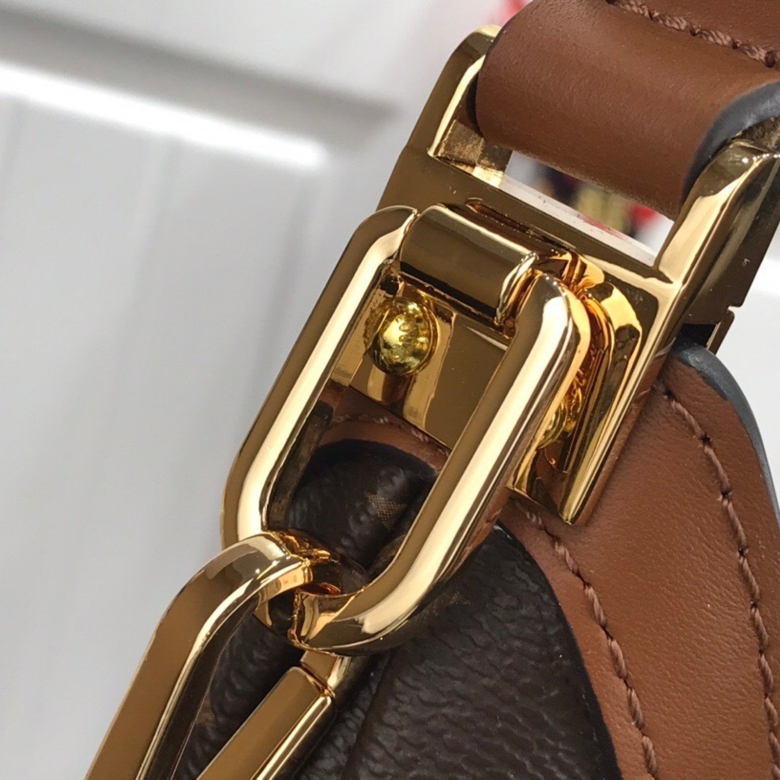 LV Handbag M44395