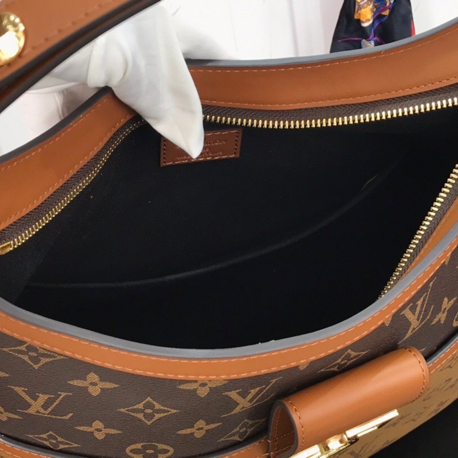 LV Handbag M44395