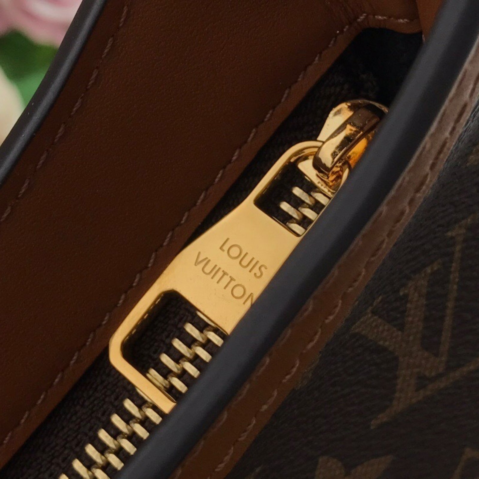 LV Handbag M44396