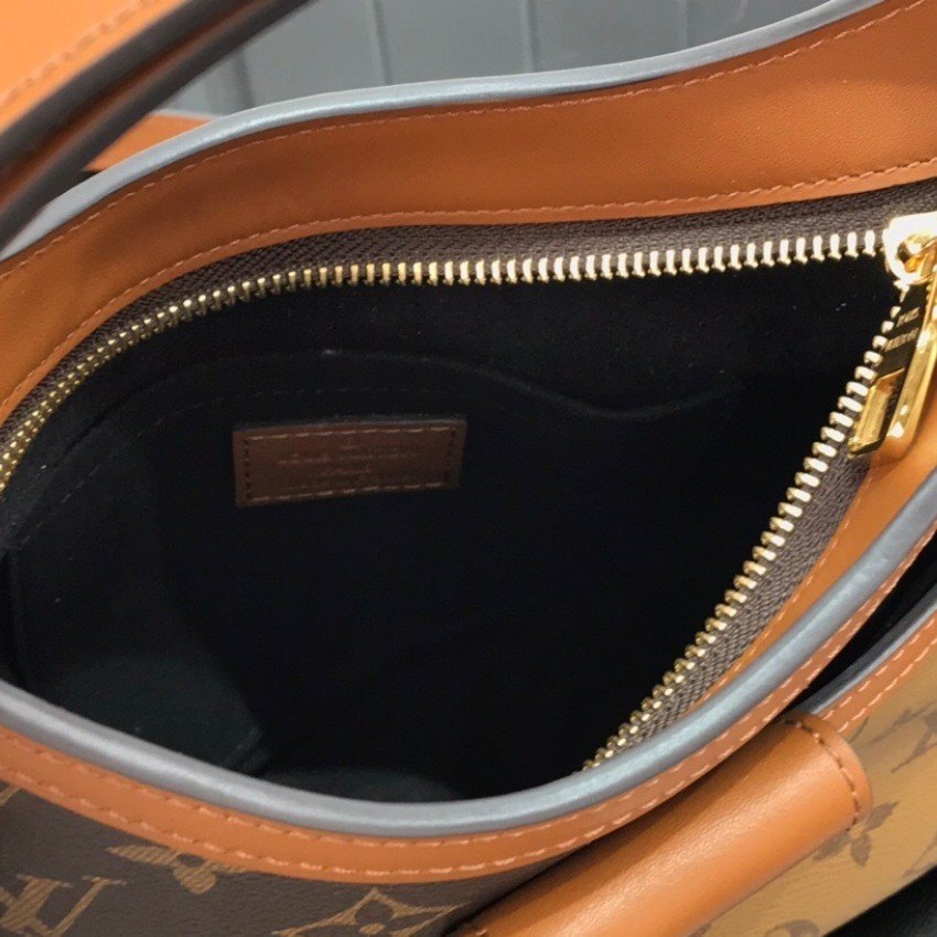 LV Handbag M44396