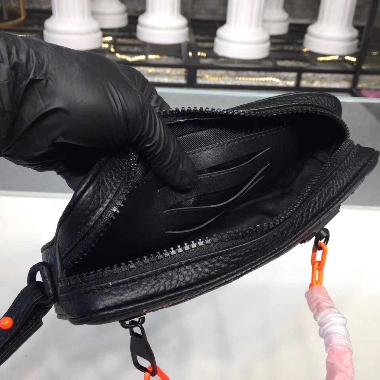LV Handbag M44418