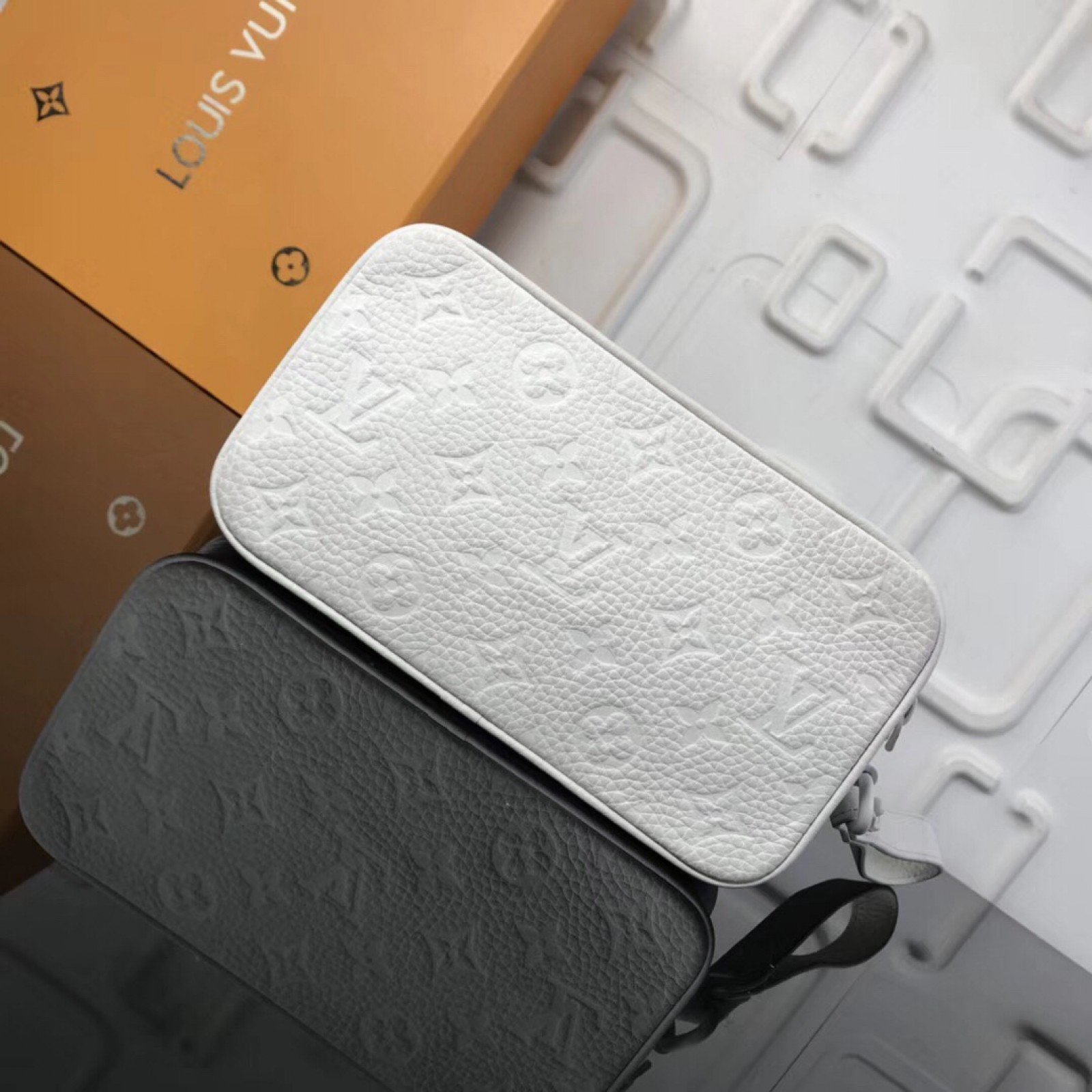LV Handbag M44418