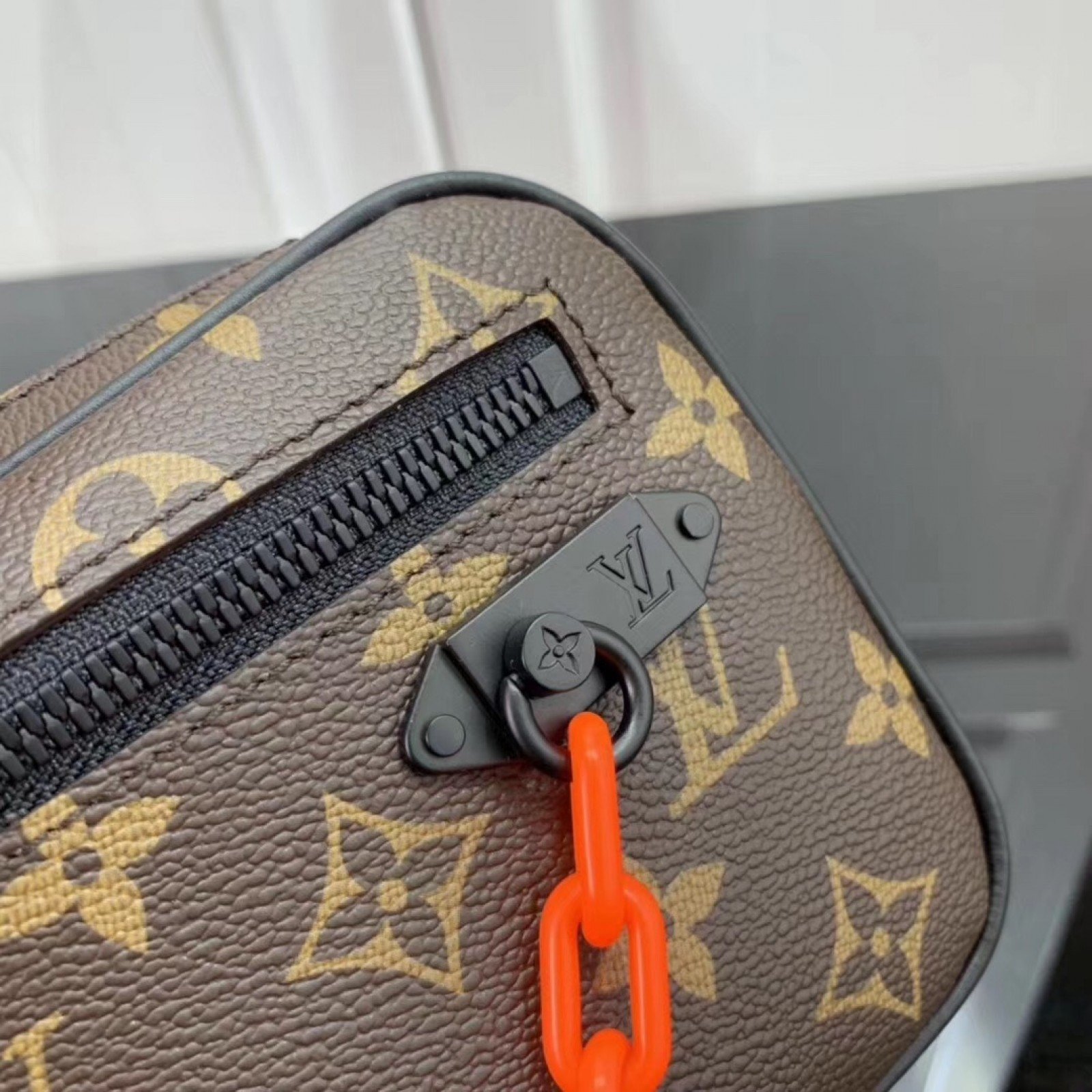 LV Handbag M44458