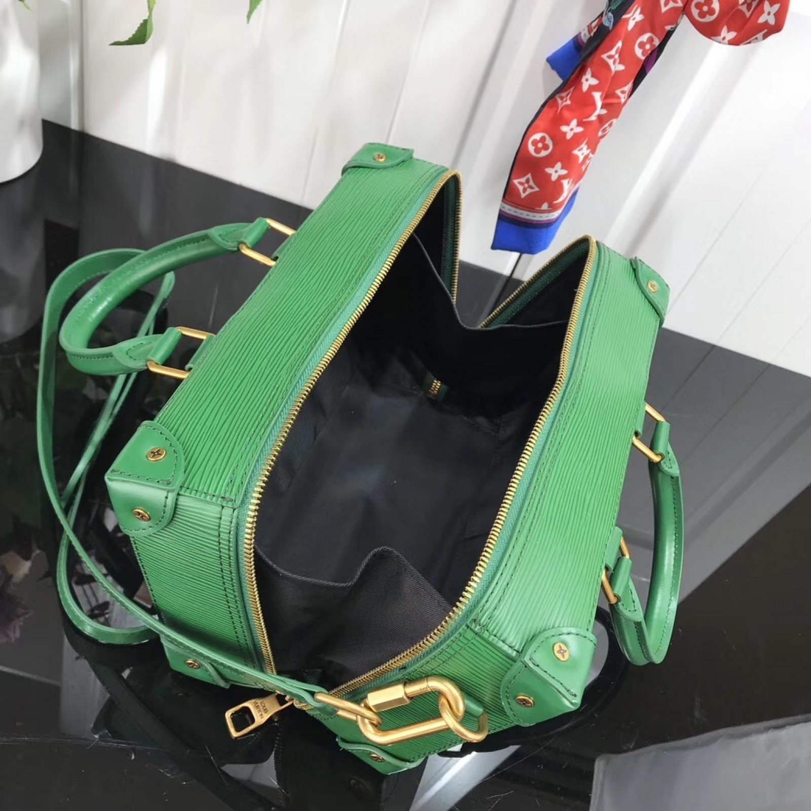 LV Handbag M44483