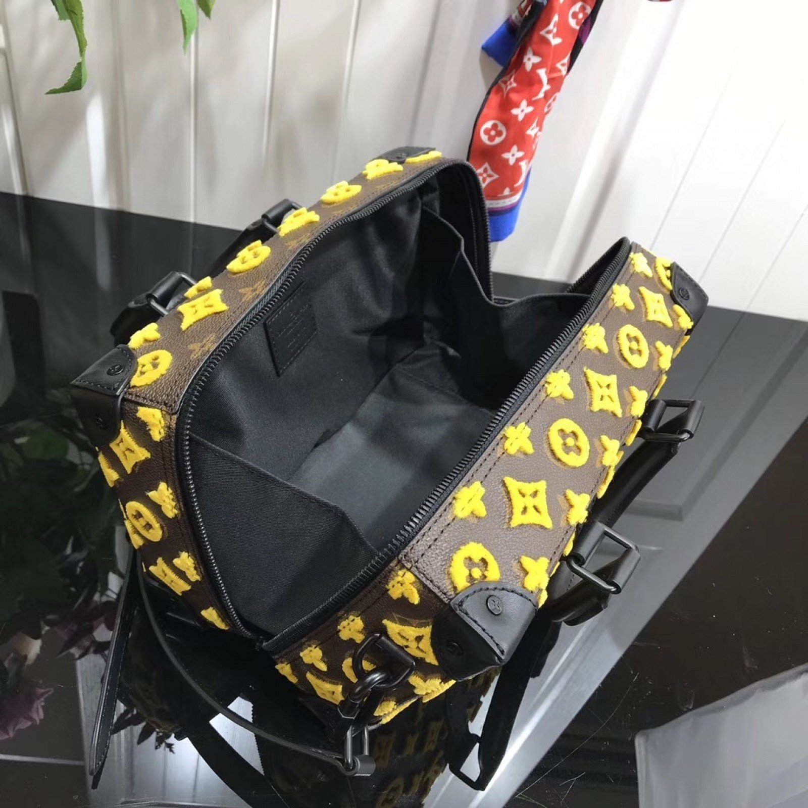 LV Handbag M44483