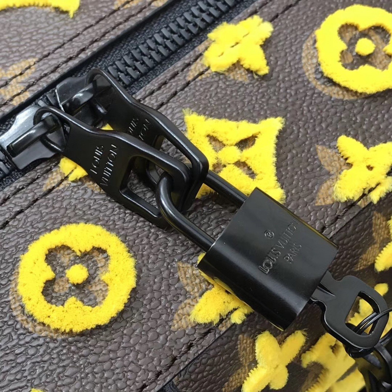 LV Handbag M44483