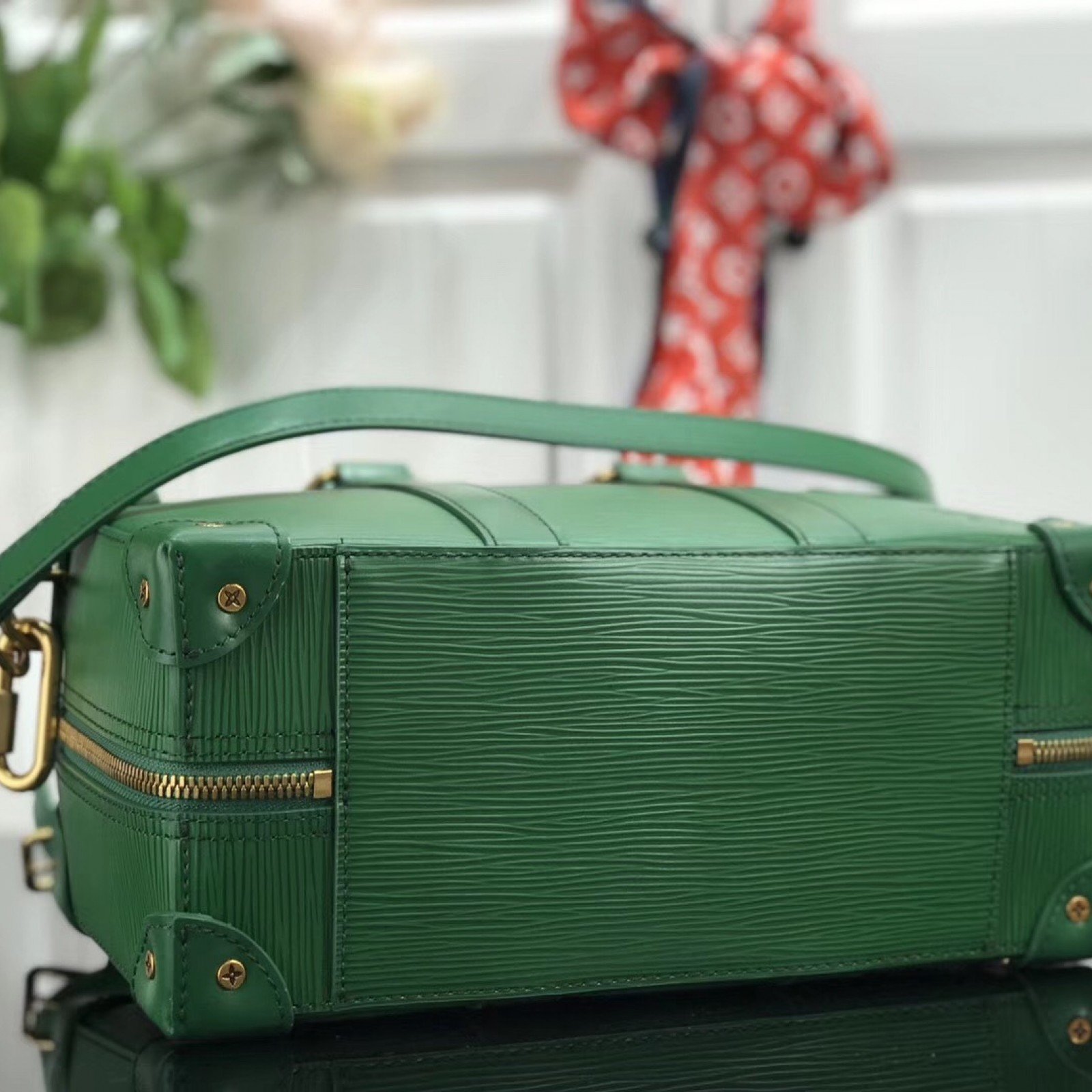 LV Handbag M44483