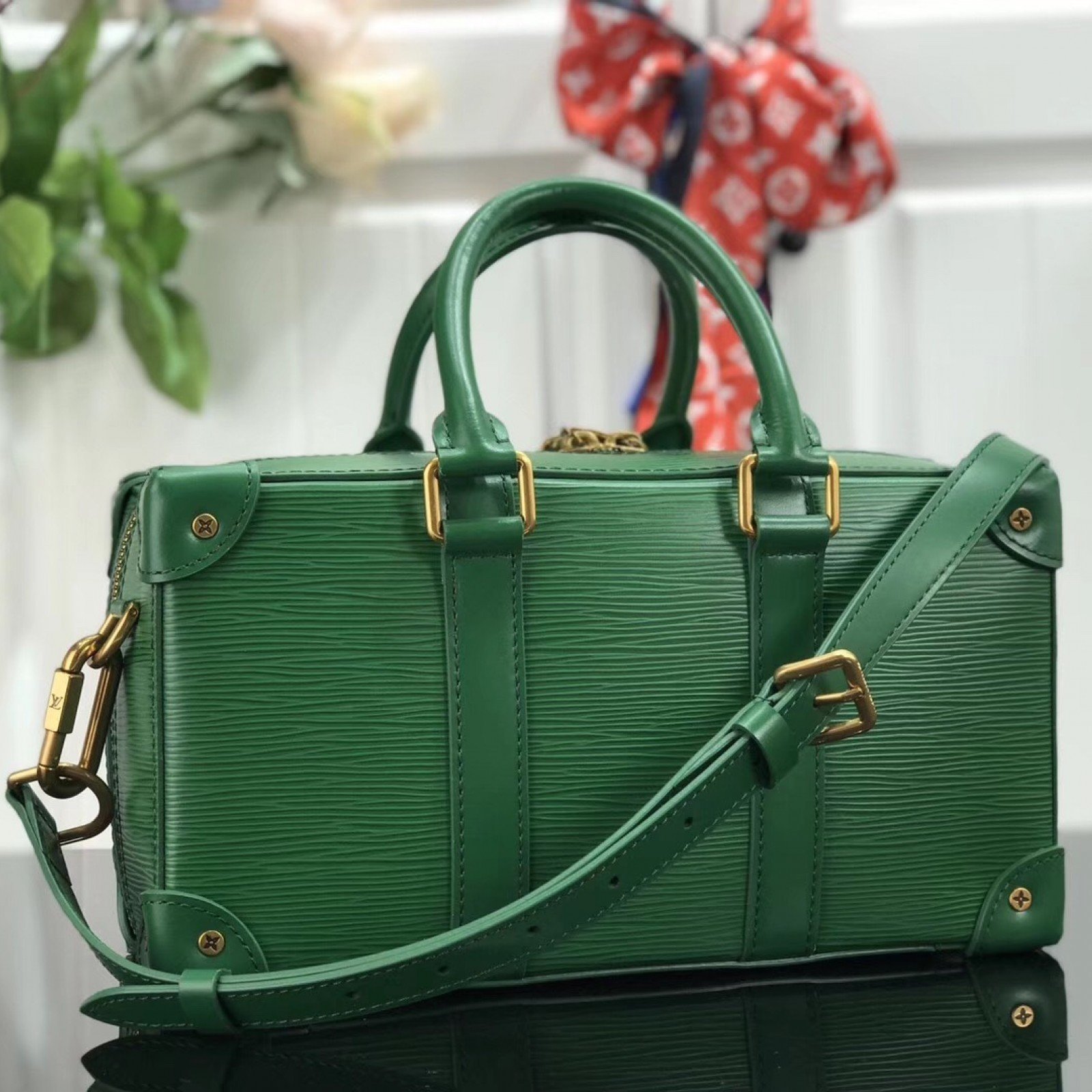 LV Handbag M44483