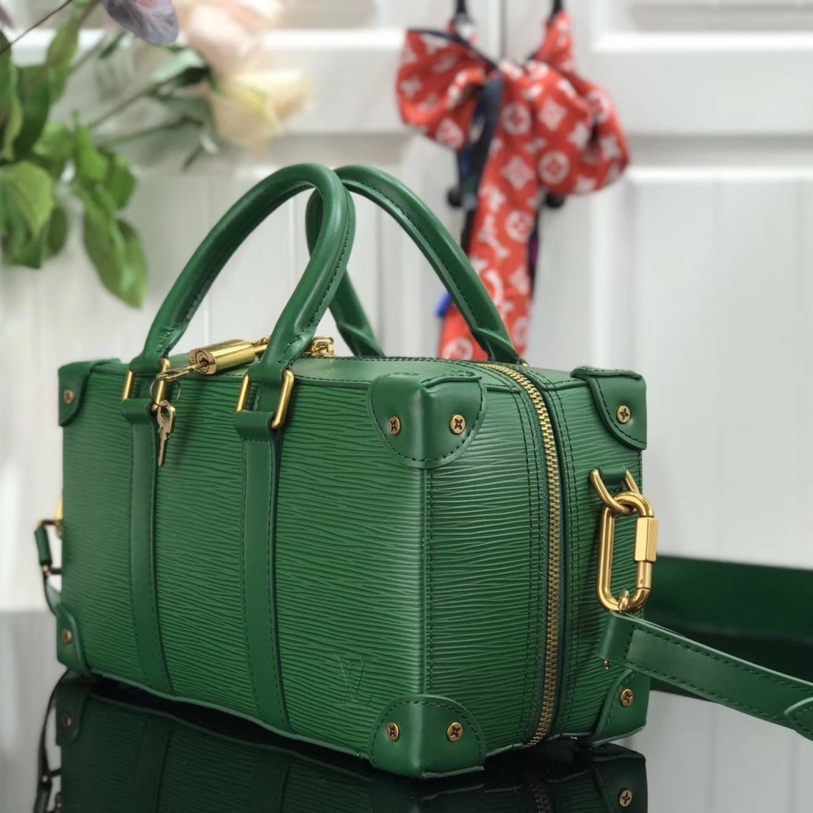 LV Handbag M44483