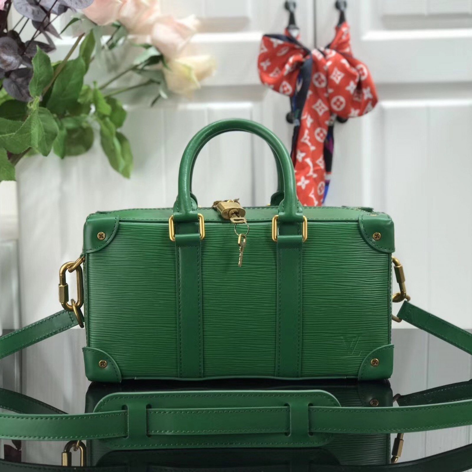 LV Handbag M44483