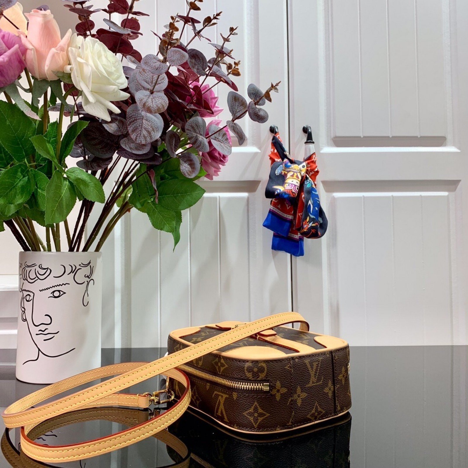 LV Handbag M44583