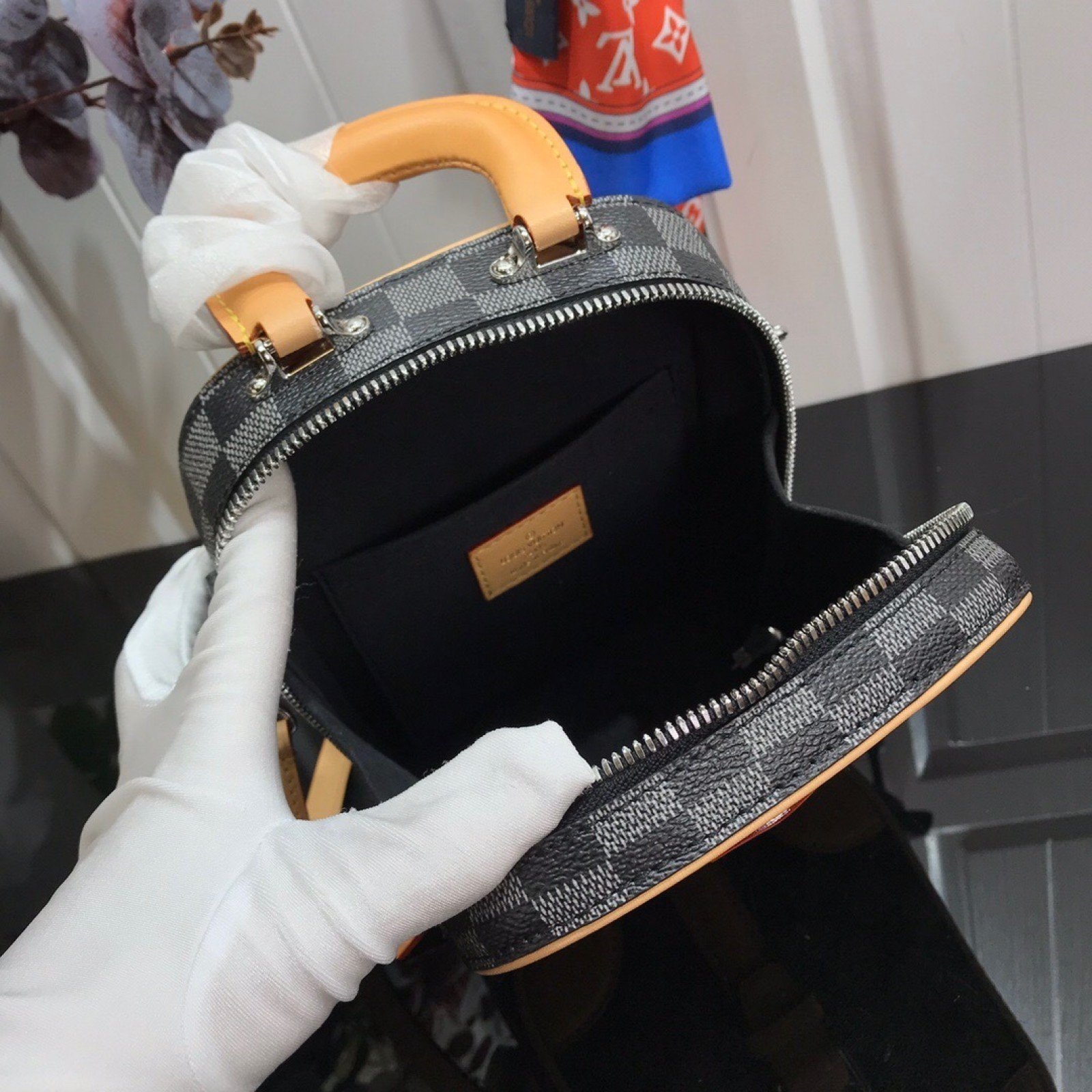 LV Handbag M44583