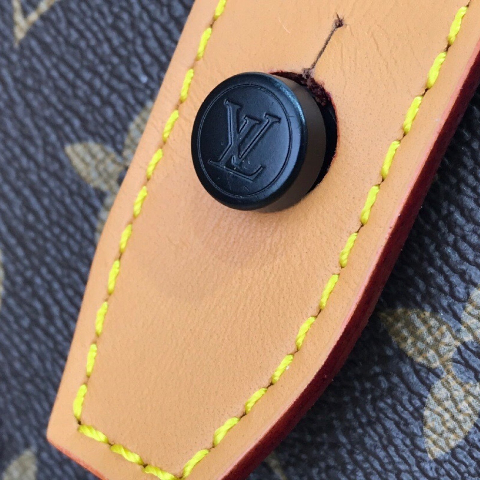 LV Handbag M45340