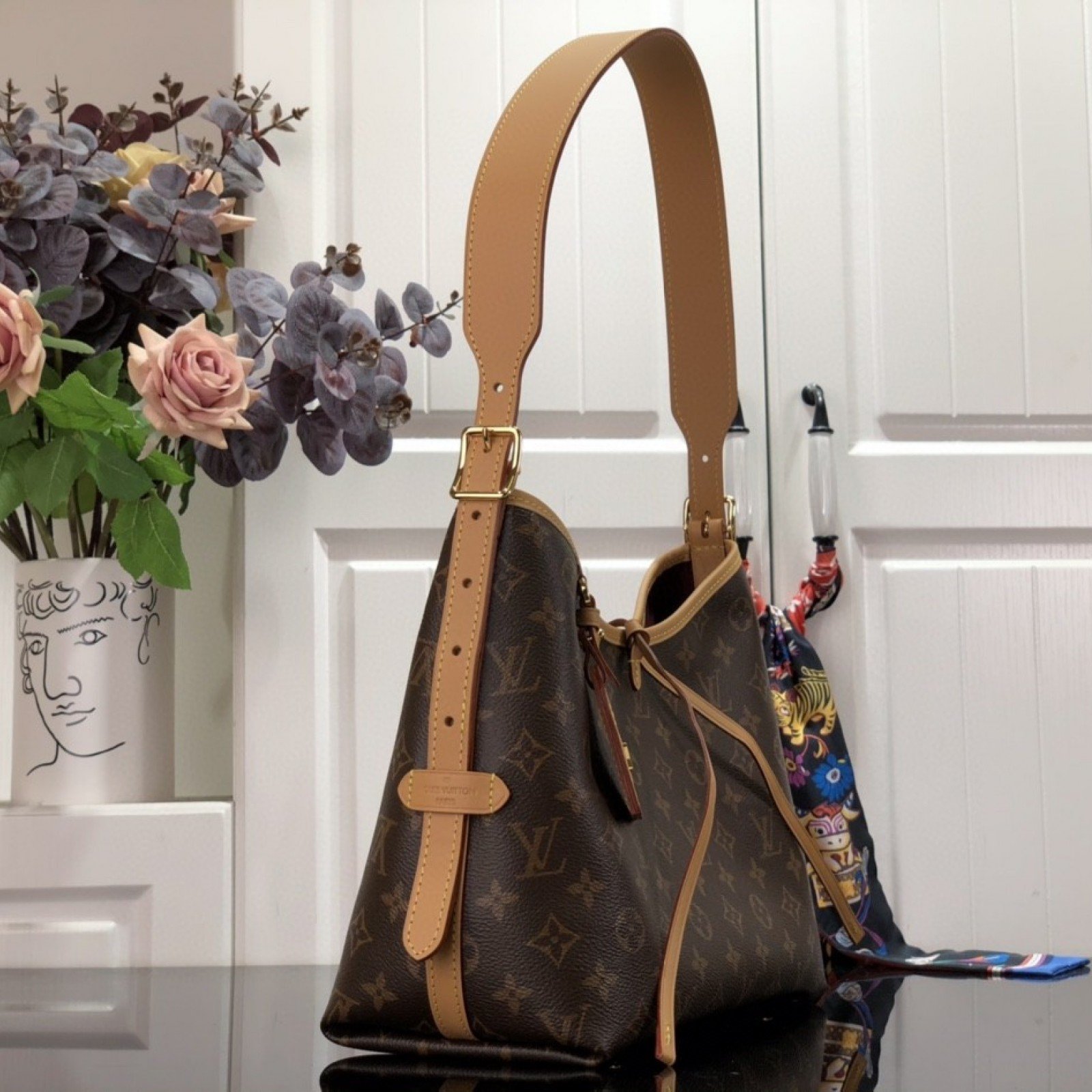 LV Handbag M46203