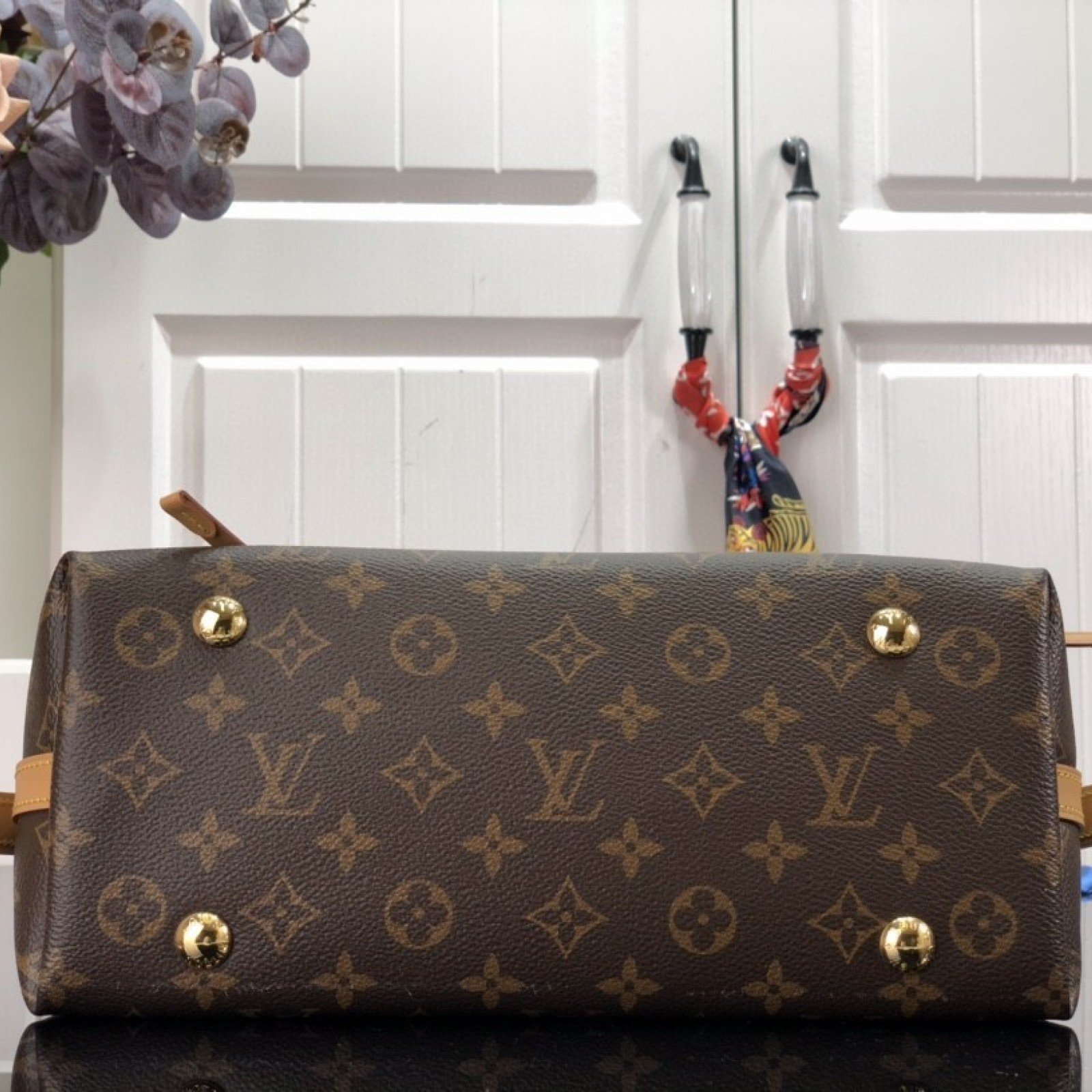 LV Handbag M46203