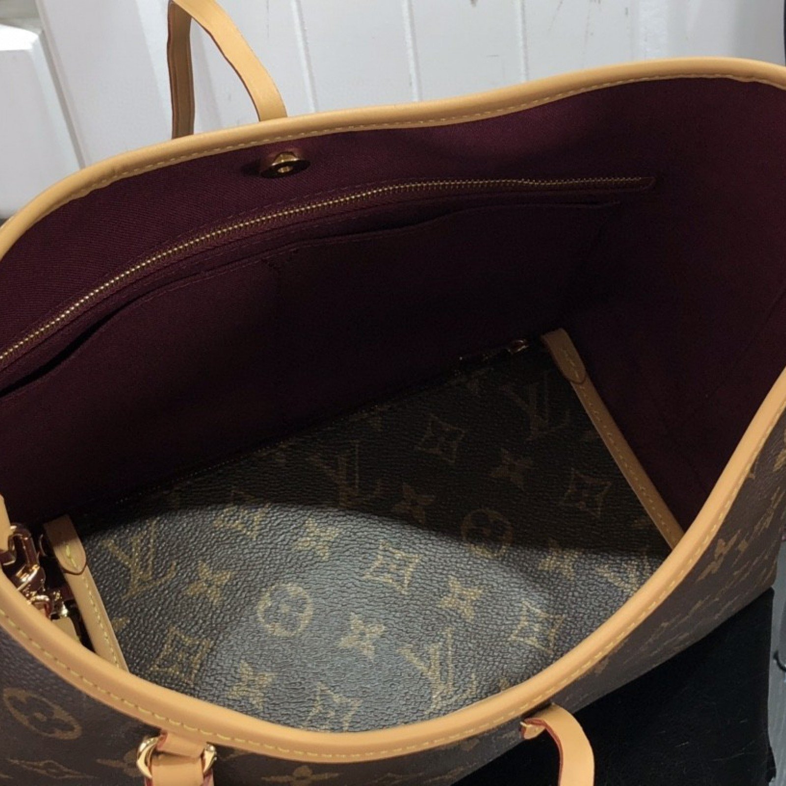 LV Handbag M46203