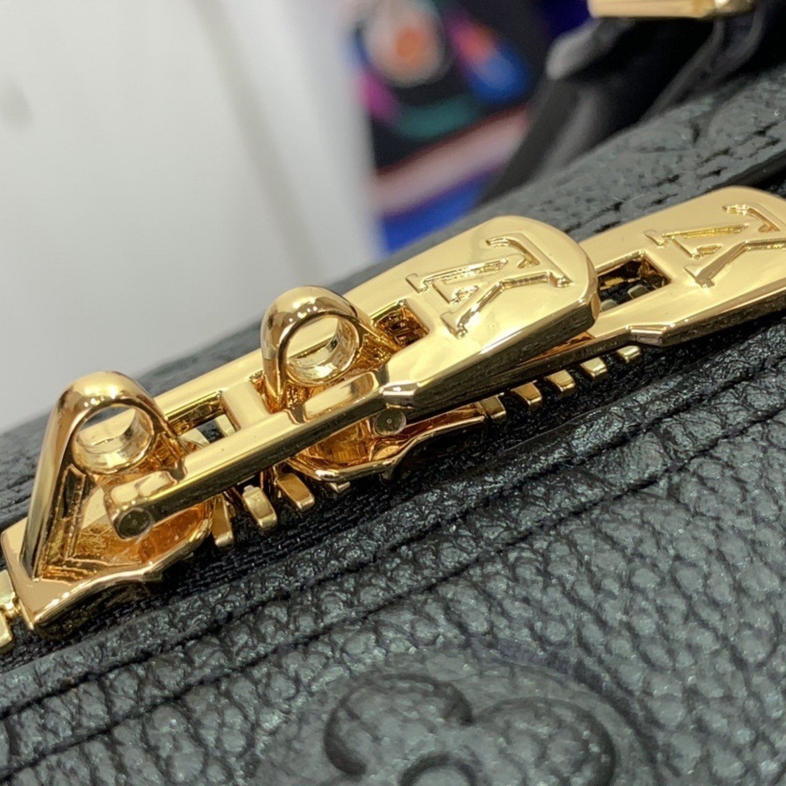 LV Handbag M47186