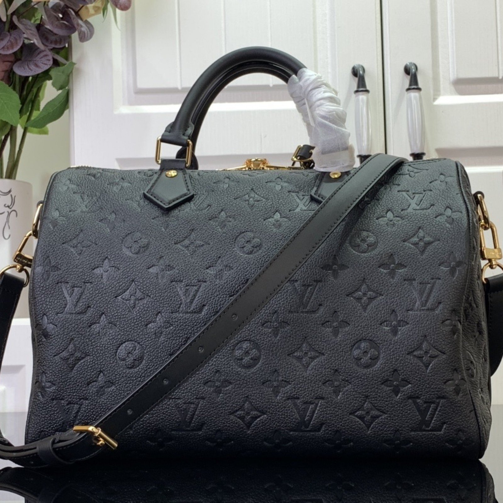 LV Handbag M47186