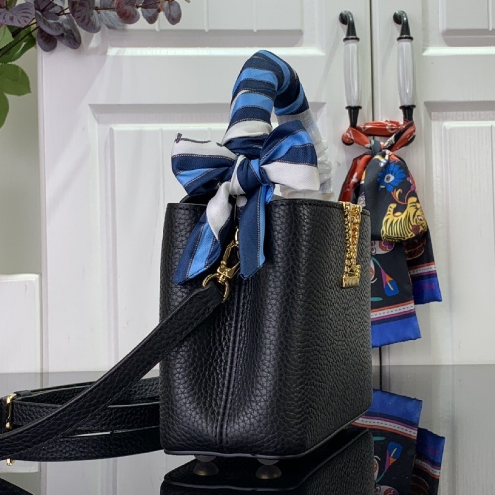 LV Handbag M48865