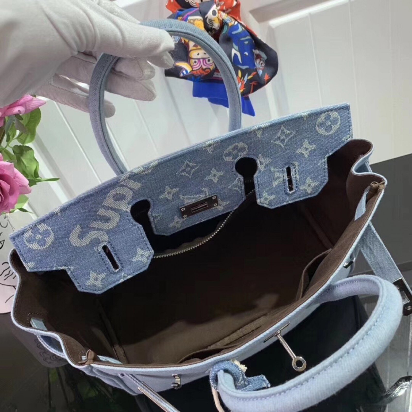 LV Handbag M48888