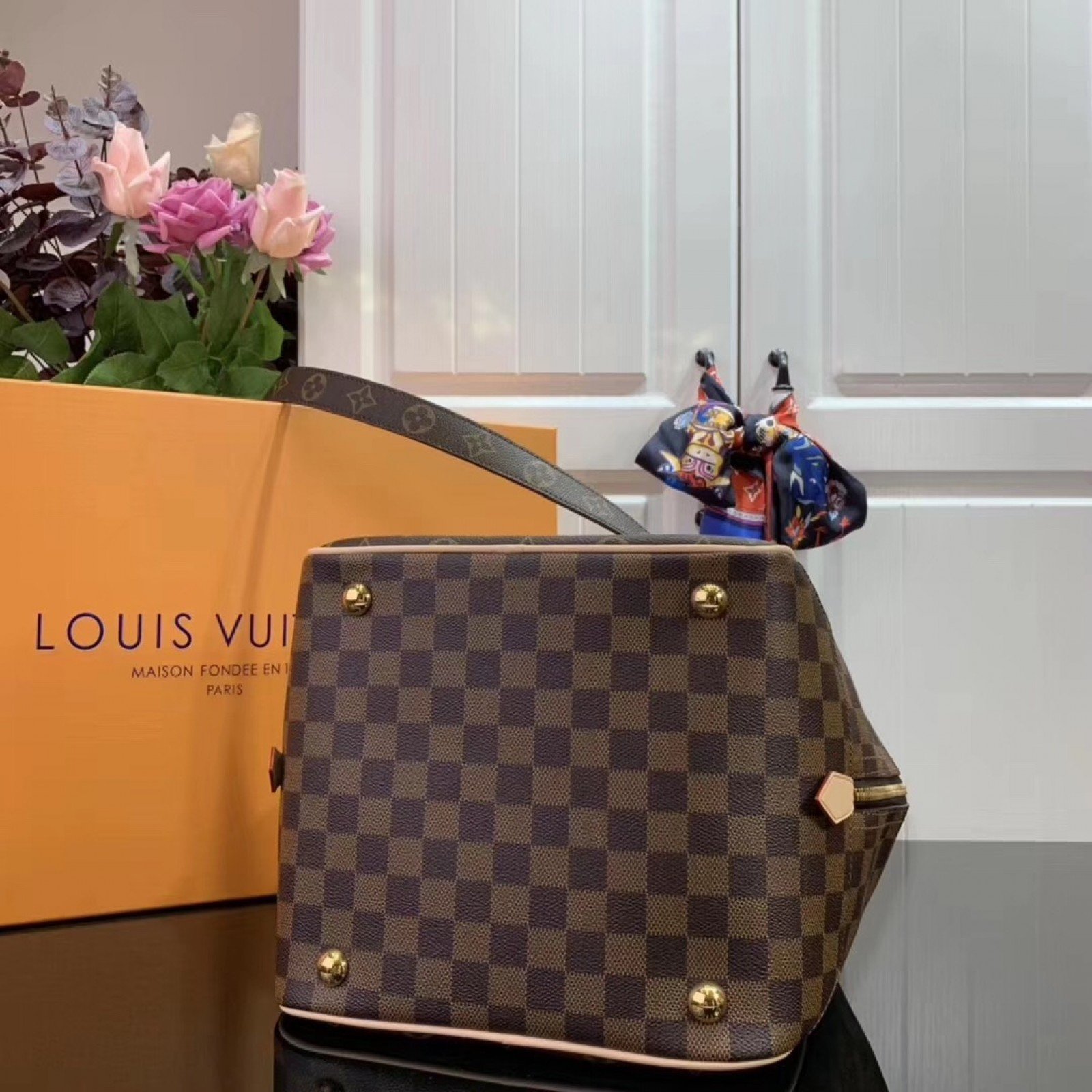 LV Handbag M50177