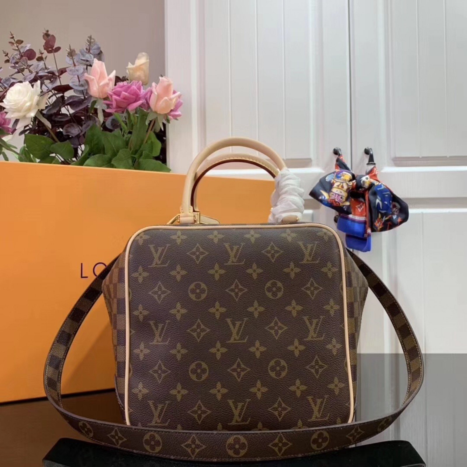 LV Handbag M50177