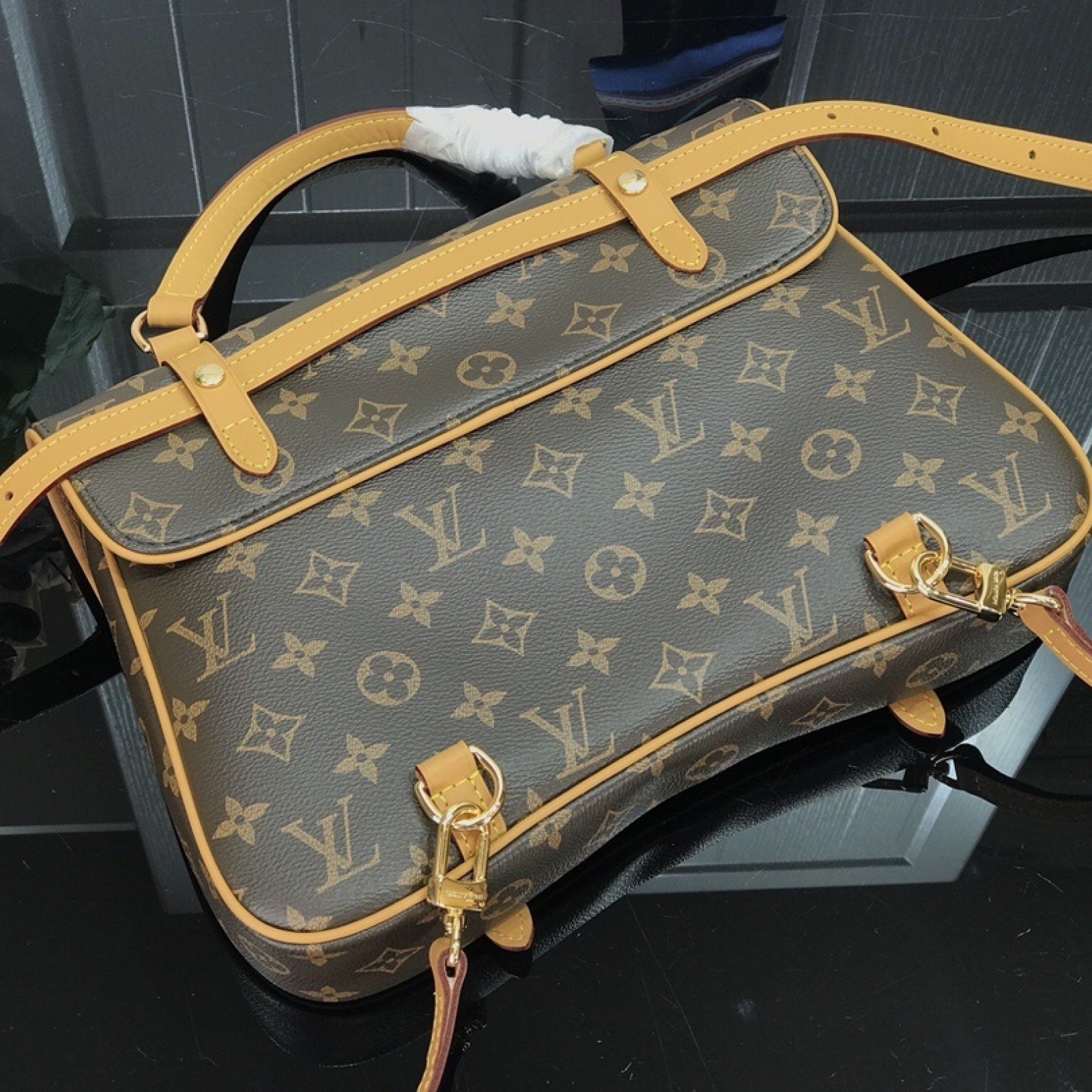 LV Handbag M51158