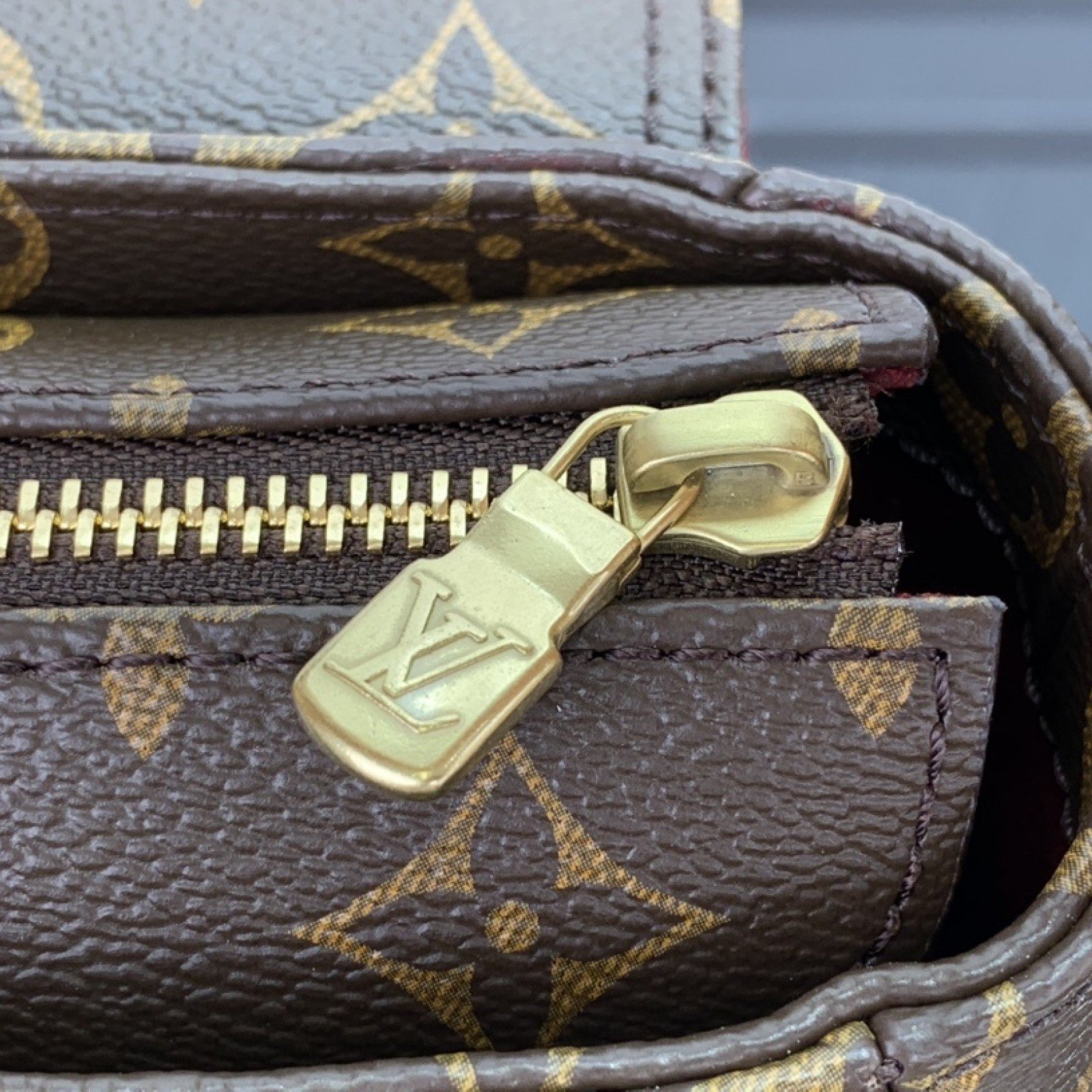 LV Handbag M51160