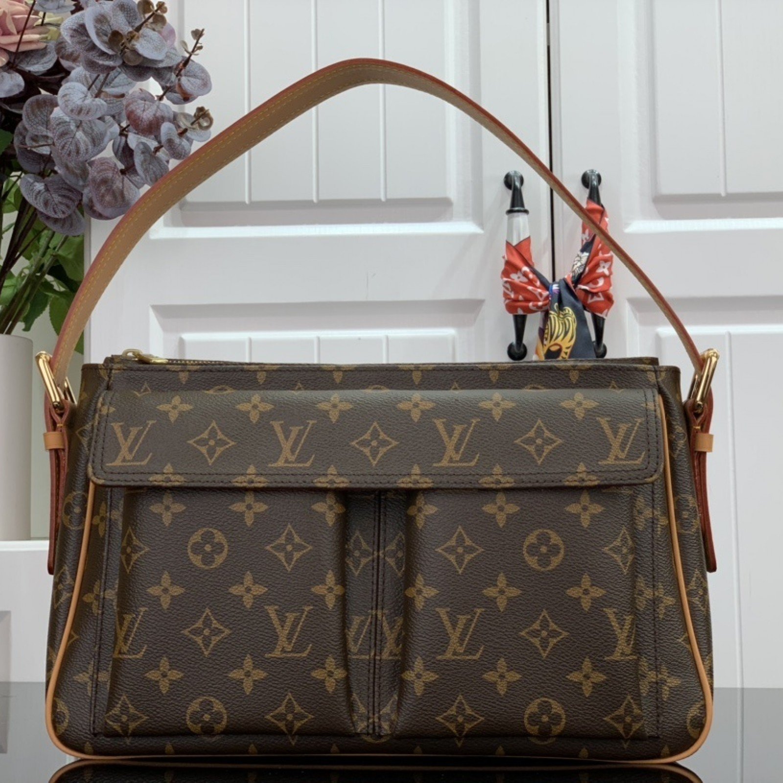 LV Handbag M51160