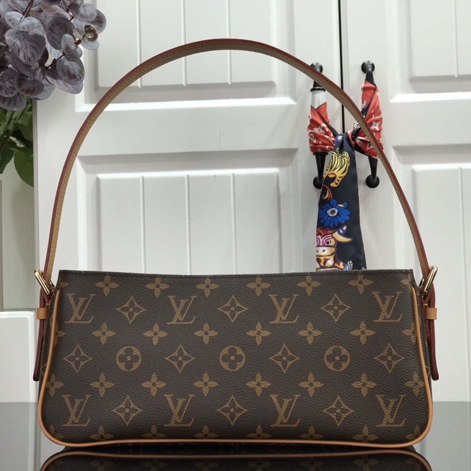 LV Handbag M51164