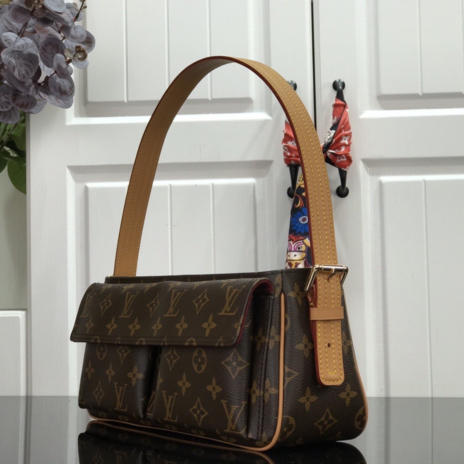 LV Handbag M51164