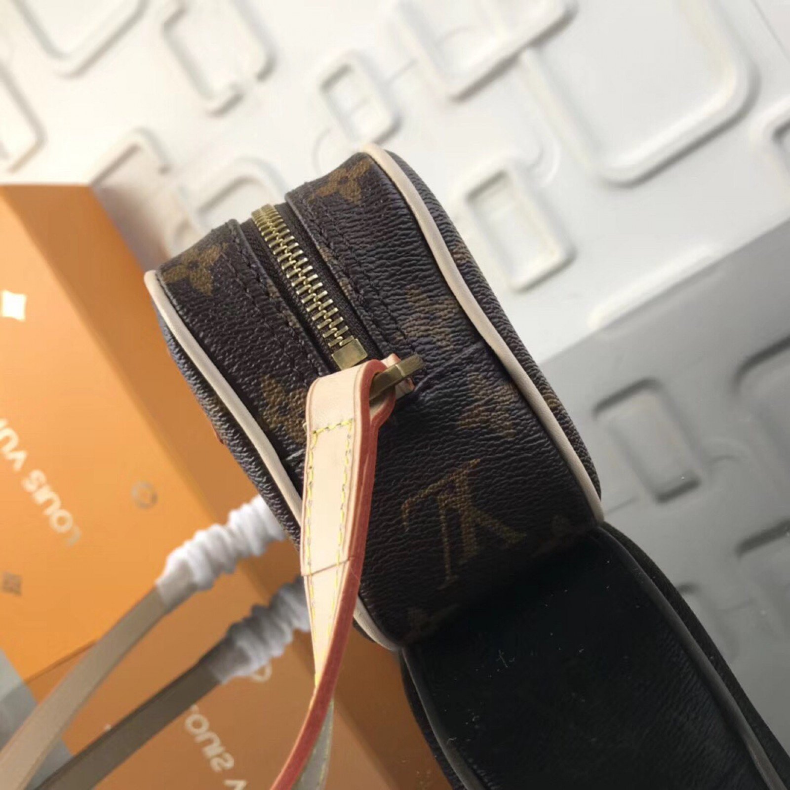LV Handbag M51183