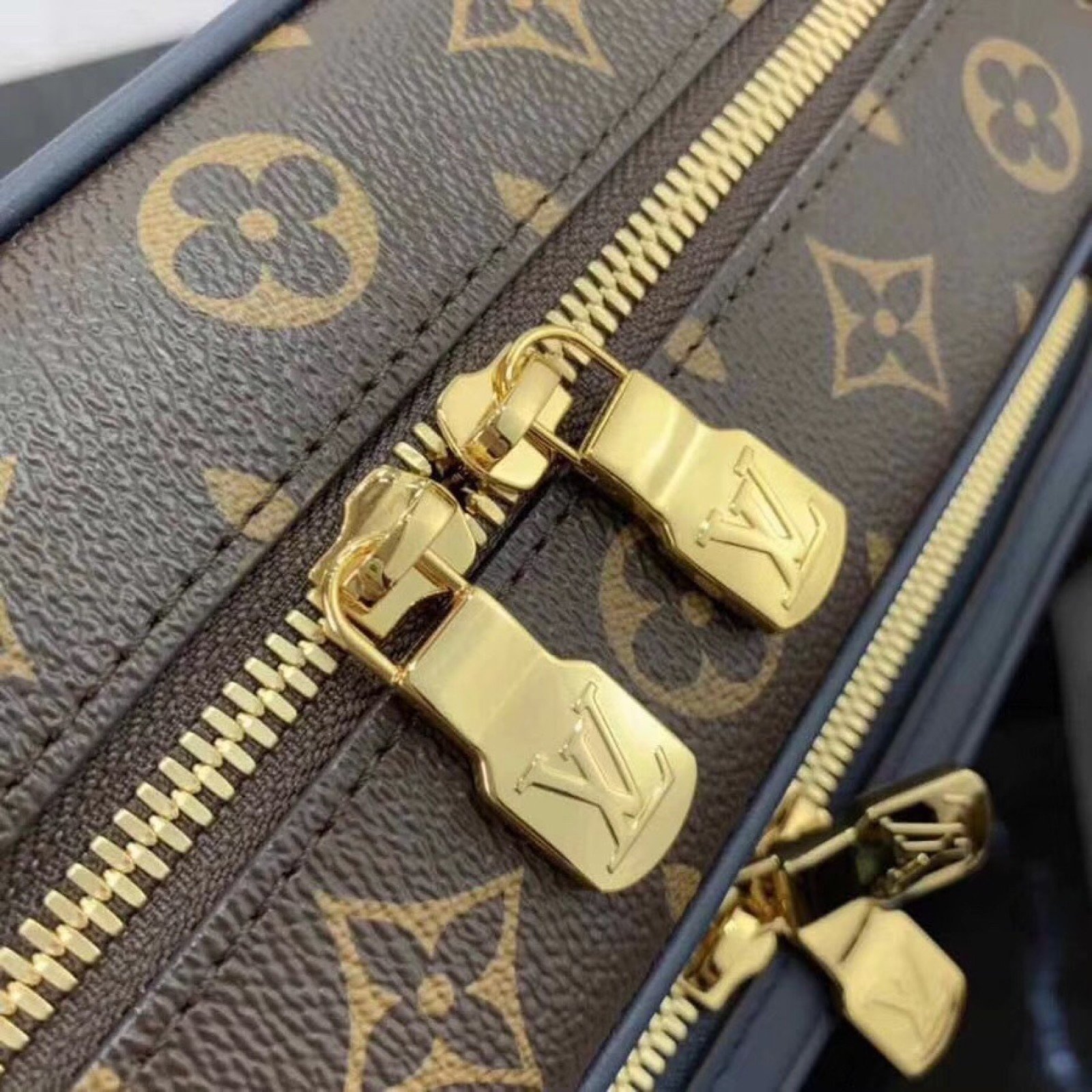 LV Handbag M51478