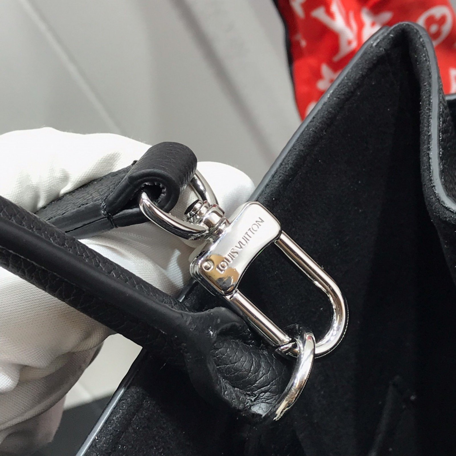 LV Handbag M54811