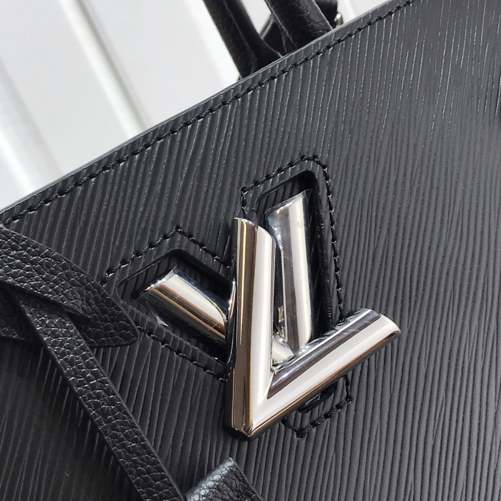 LV Handbag M54811