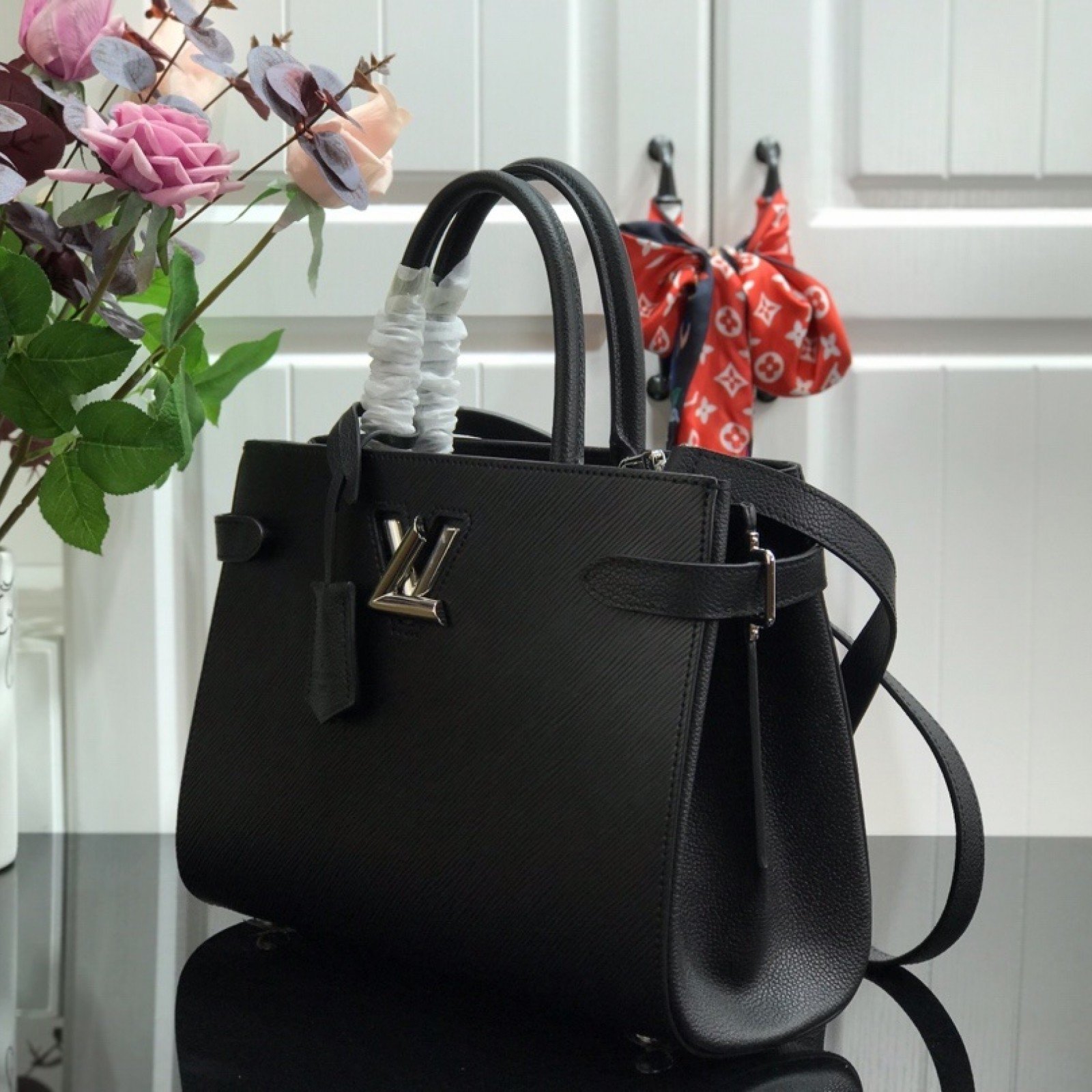 LV Handbag M54811